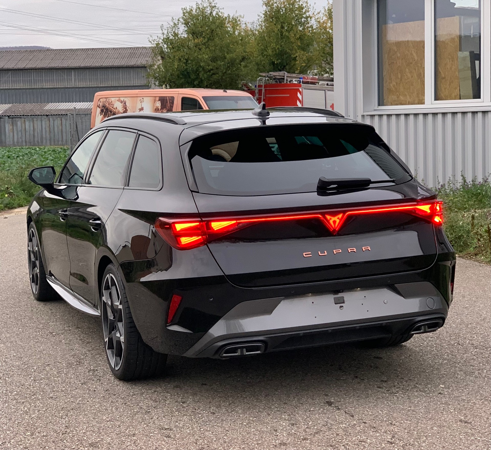 CUPRA Leon ST 1.5 eTSI DSG-image-4