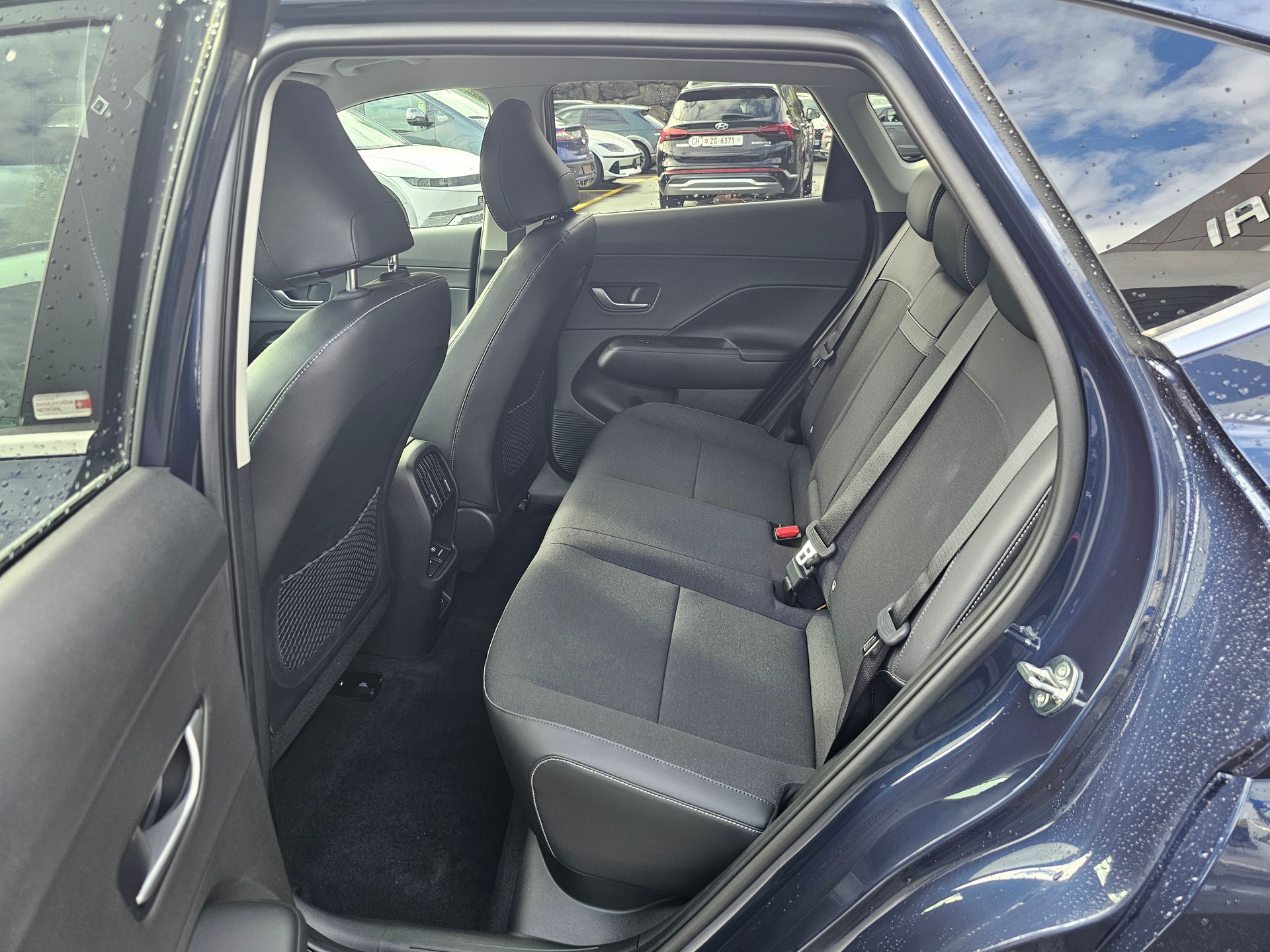 HYUNDAI Kona EV 65.4 kWh Amplia-image-10