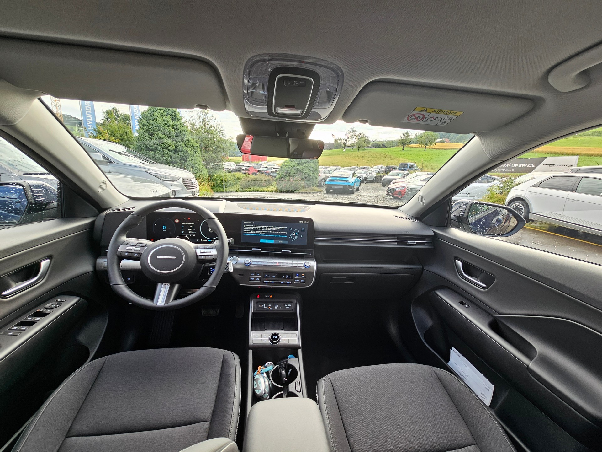 HYUNDAI Kona EV 65.4 kWh Amplia-image-11