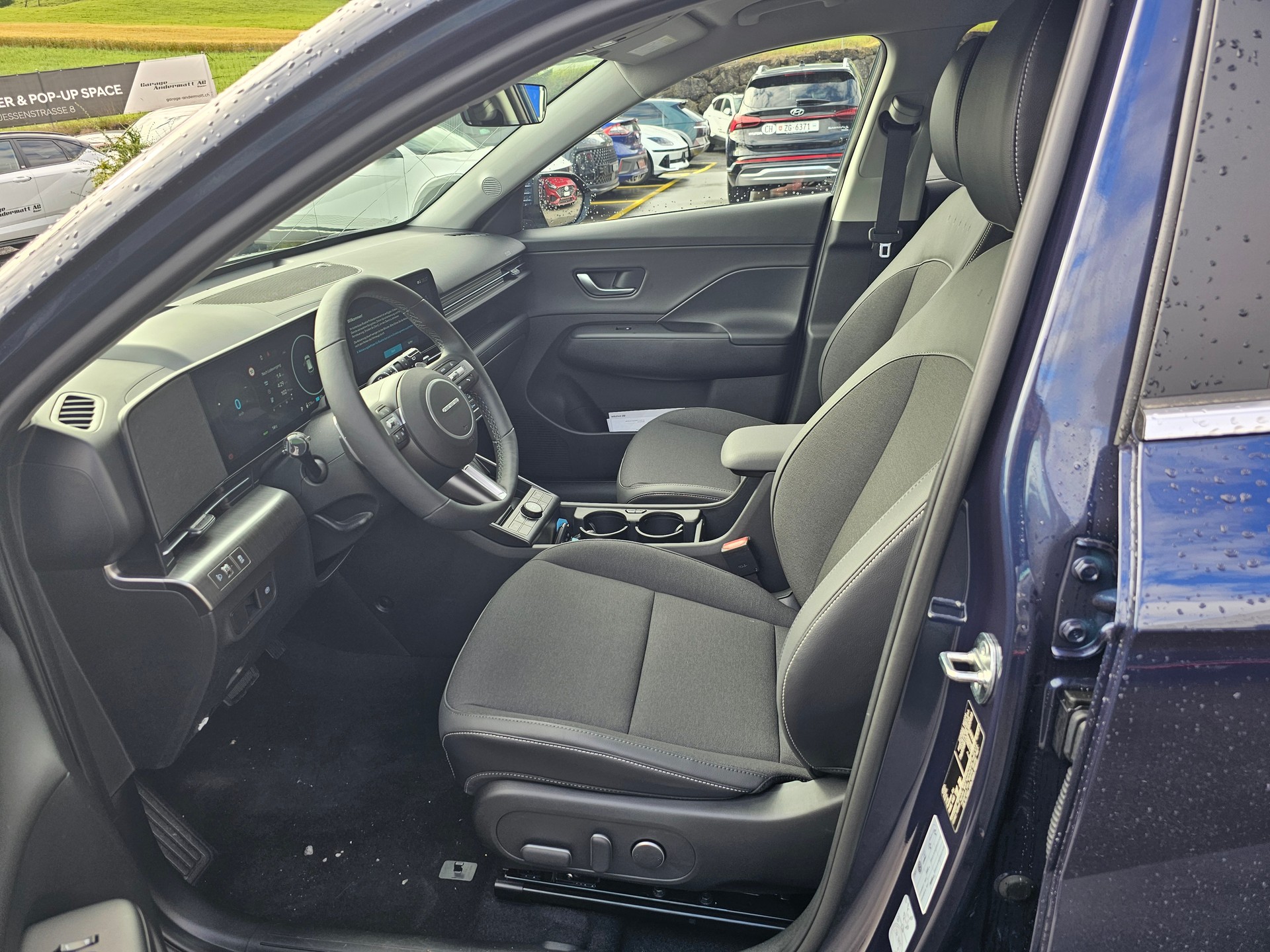 HYUNDAI Kona EV 65.4 kWh Amplia-image-9