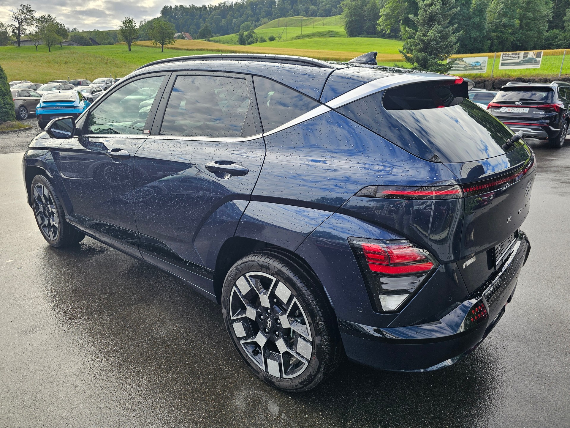 HYUNDAI Kona EV 65.4 kWh Amplia-image-4