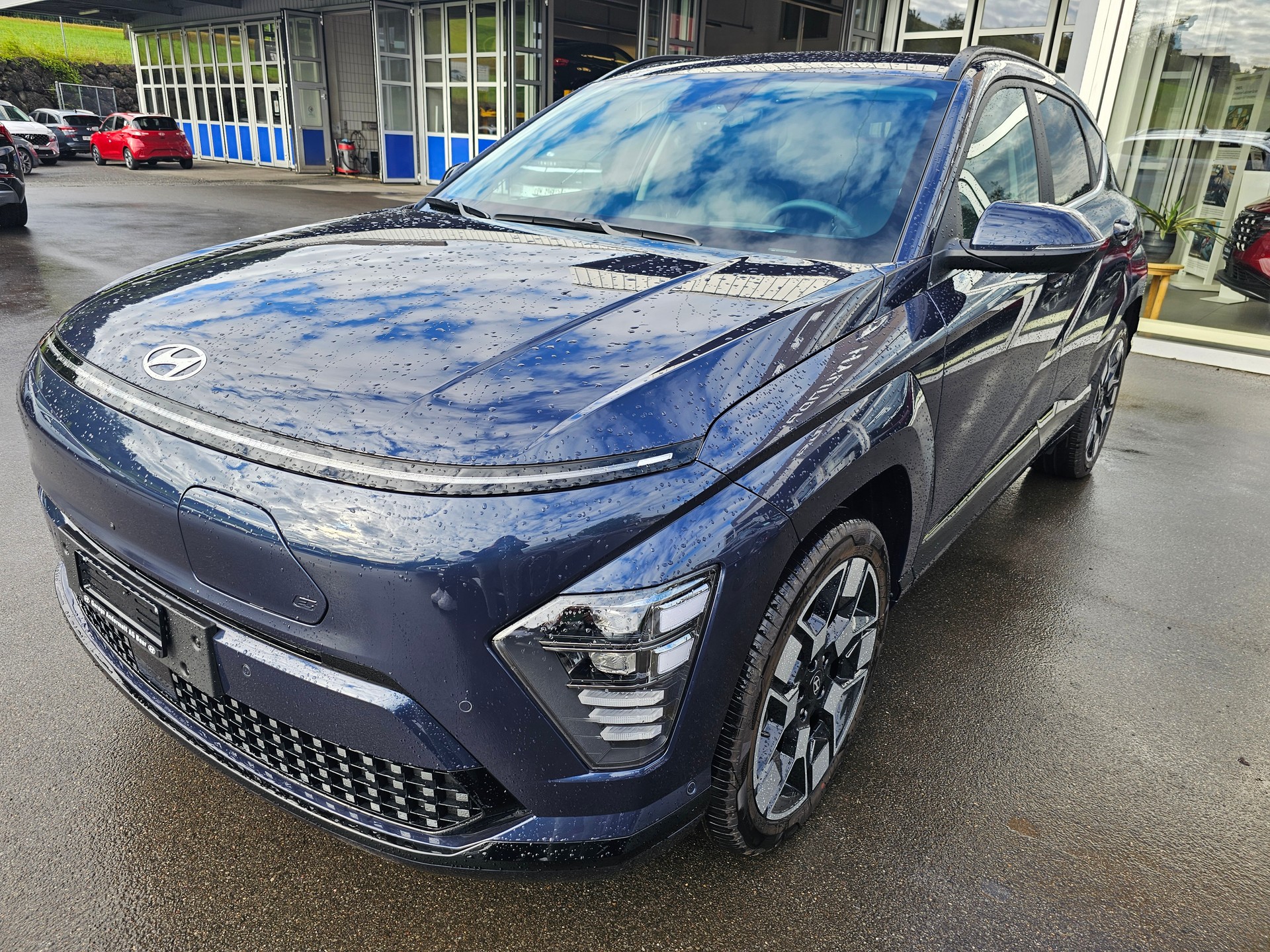 HYUNDAI Kona EV 65.4 kWh Amplia-image-2