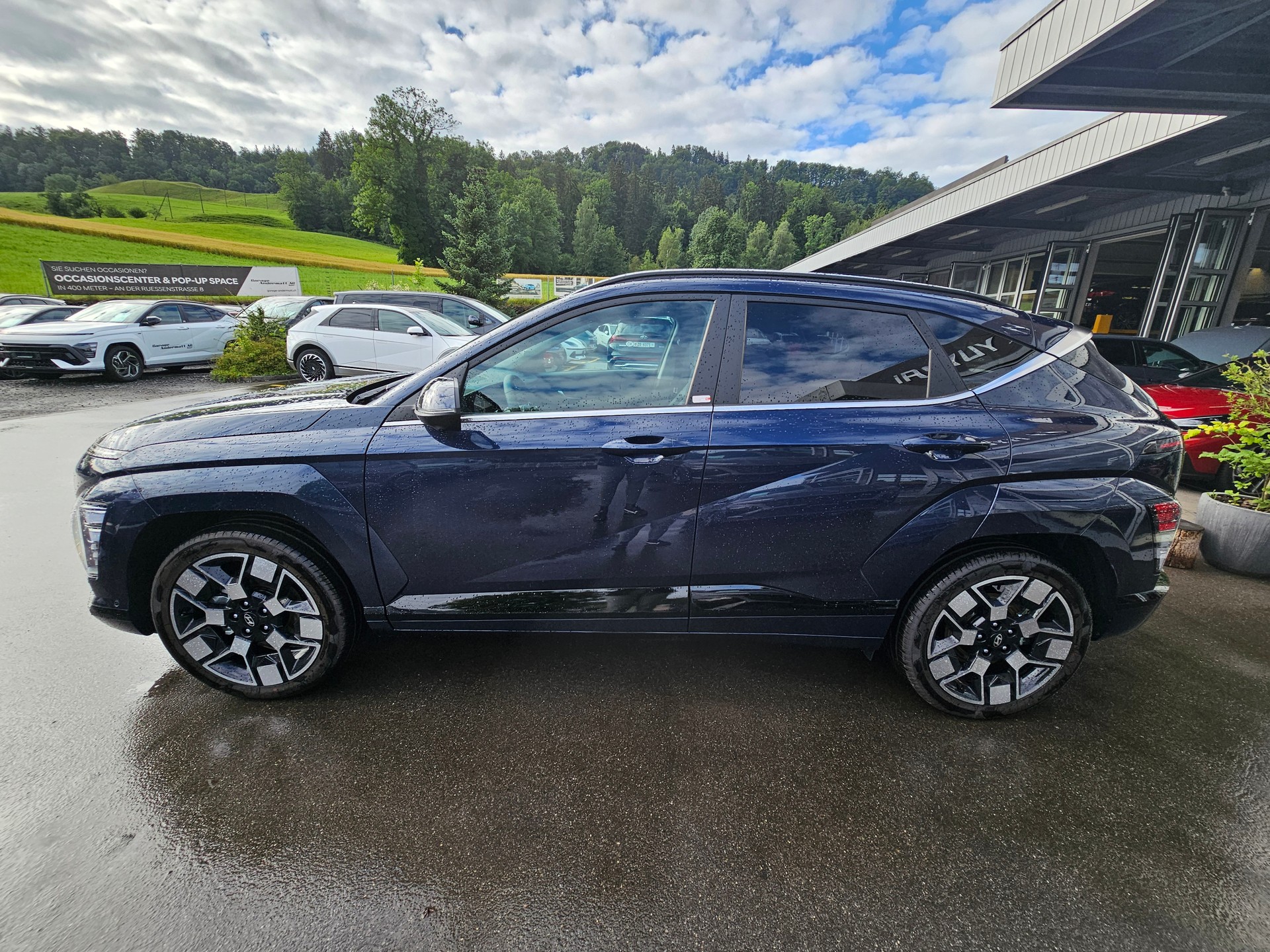 HYUNDAI Kona EV 65.4 kWh Amplia-image-3