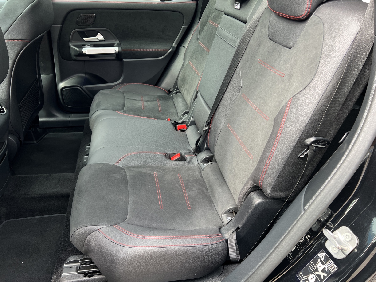 MERCEDES-BENZ GLB 250 4Matic 8G-Tronic-image-11