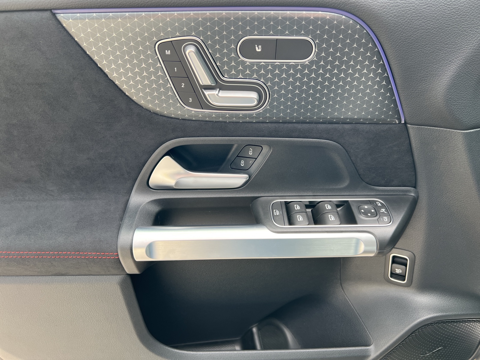 MERCEDES-BENZ GLB 250 4Matic 8G-Tronic-image-10