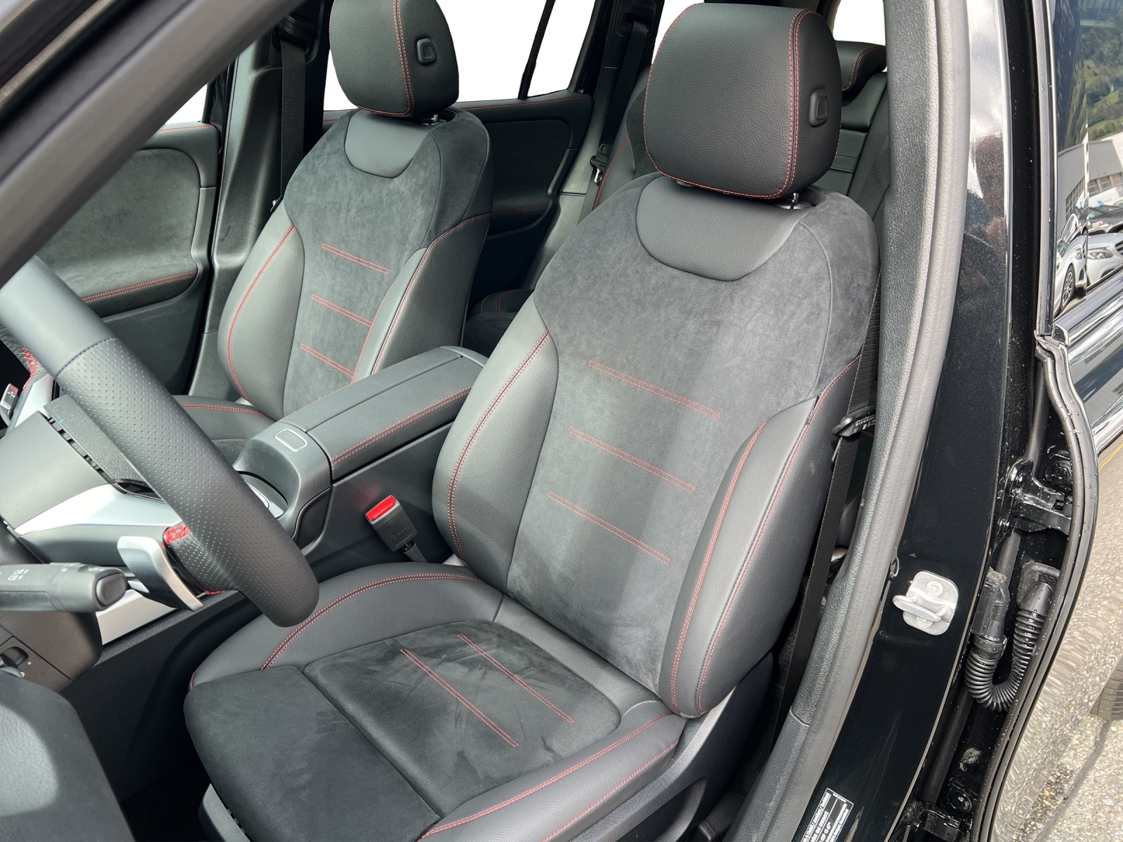 MERCEDES-BENZ GLB 250 4Matic 8G-Tronic-image-8
