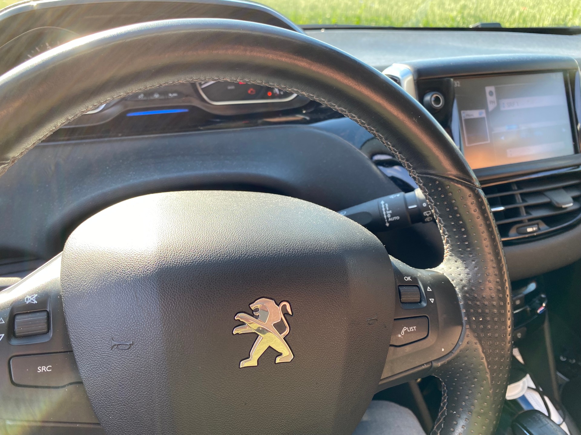 PEUGEOT 208 1.6 VTI Allure-image-4