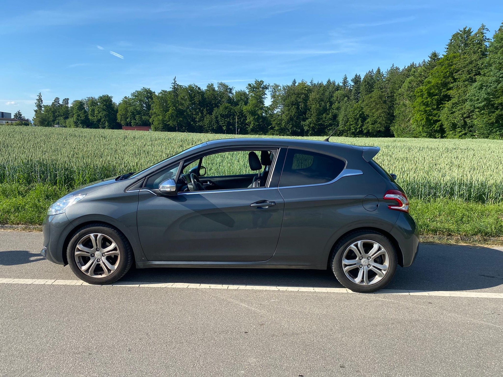 PEUGEOT 208 1.6 VTI Allure-image-1