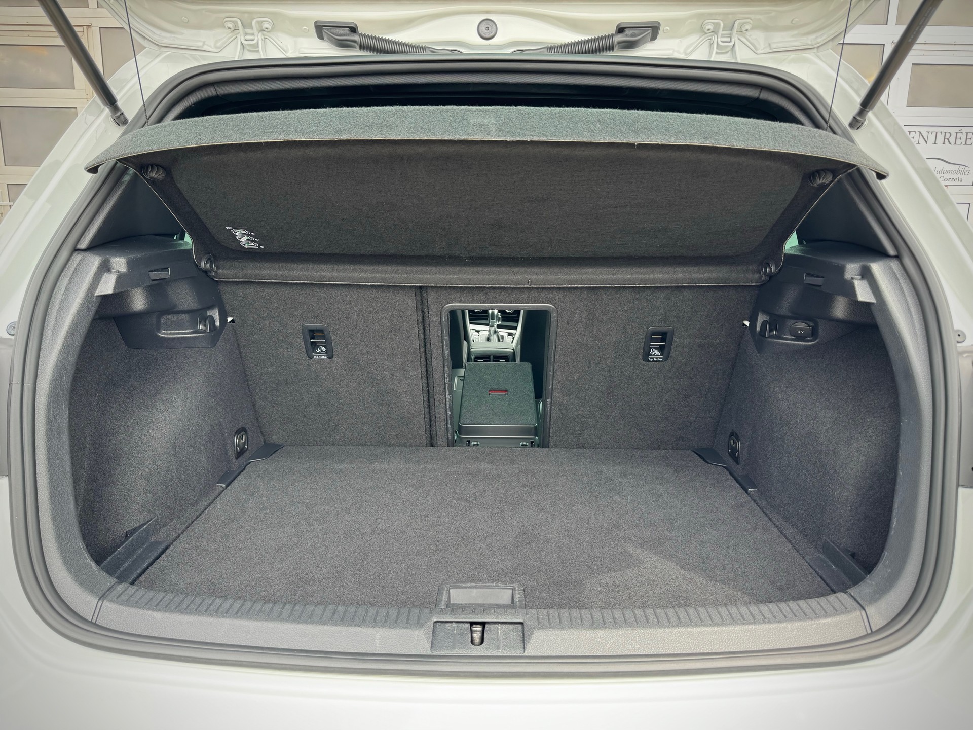 VW Golf 2.0 TSI R 4Motion DSG - Véhicule Suisse (CH)-image-14
