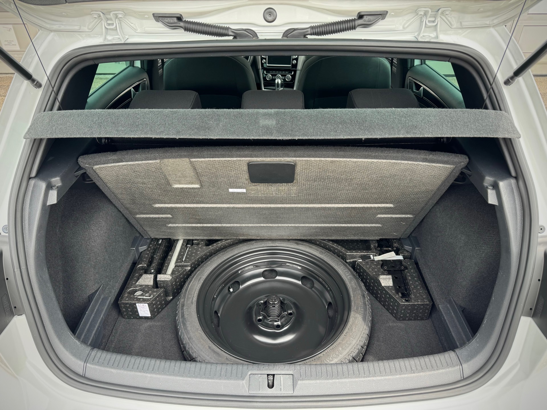 VW Golf 2.0 TSI R 4Motion DSG - Véhicule Suisse (CH)-image-15