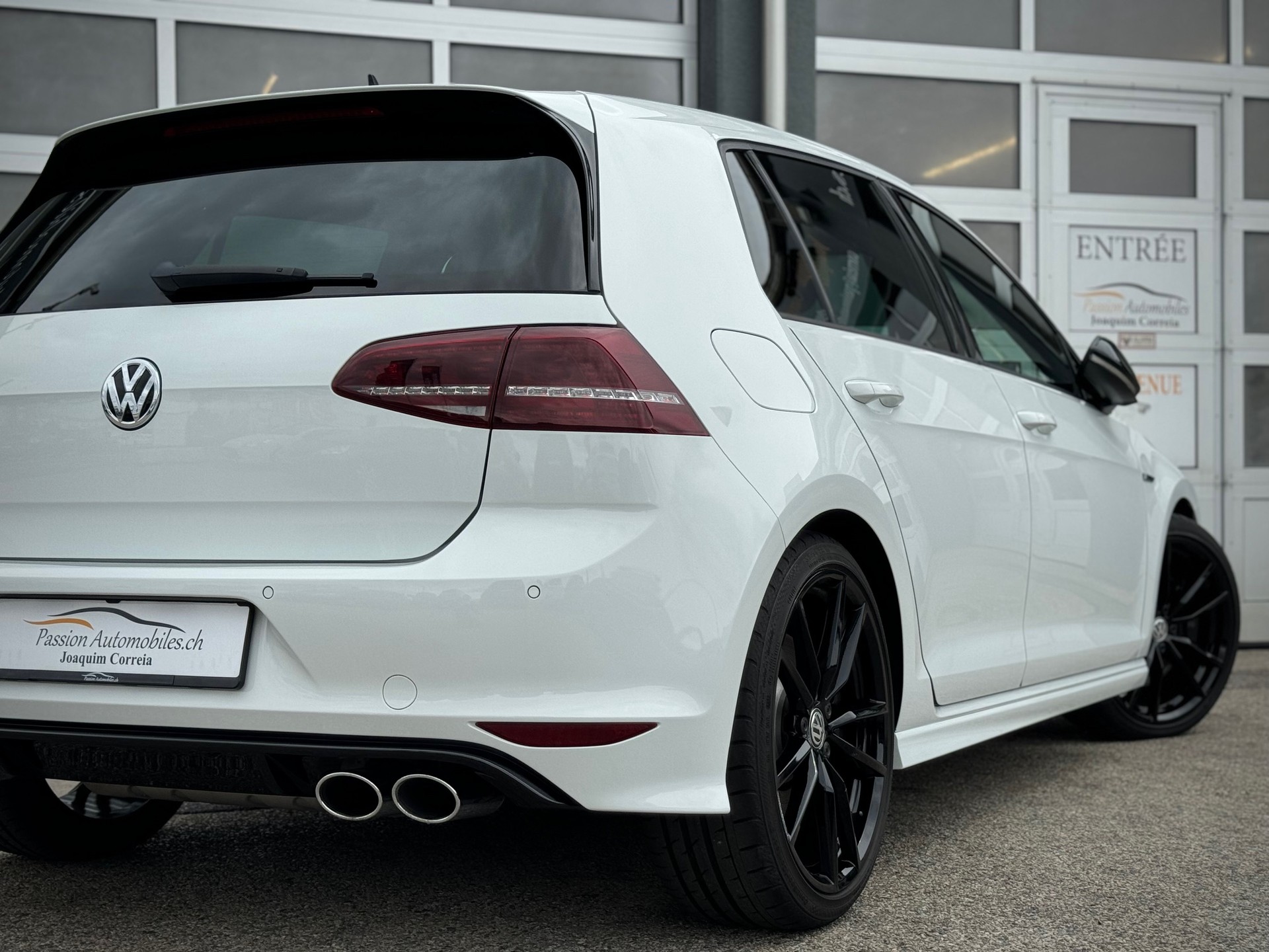 VW Golf 2.0 TSI R 4Motion DSG - Véhicule Suisse (CH)-image-3