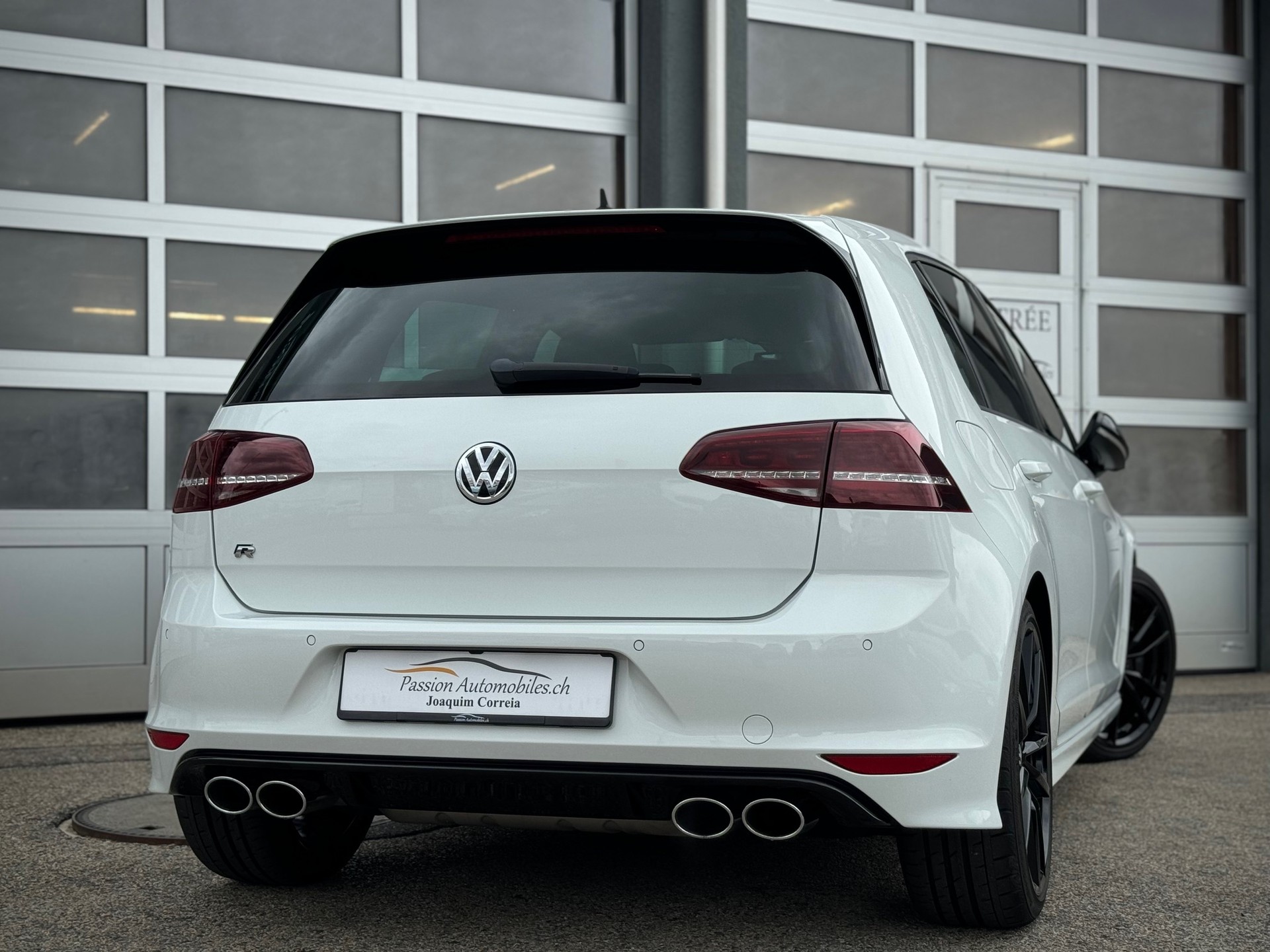 VW Golf 2.0 TSI R 4Motion DSG - Véhicule Suisse (CH)-image-1