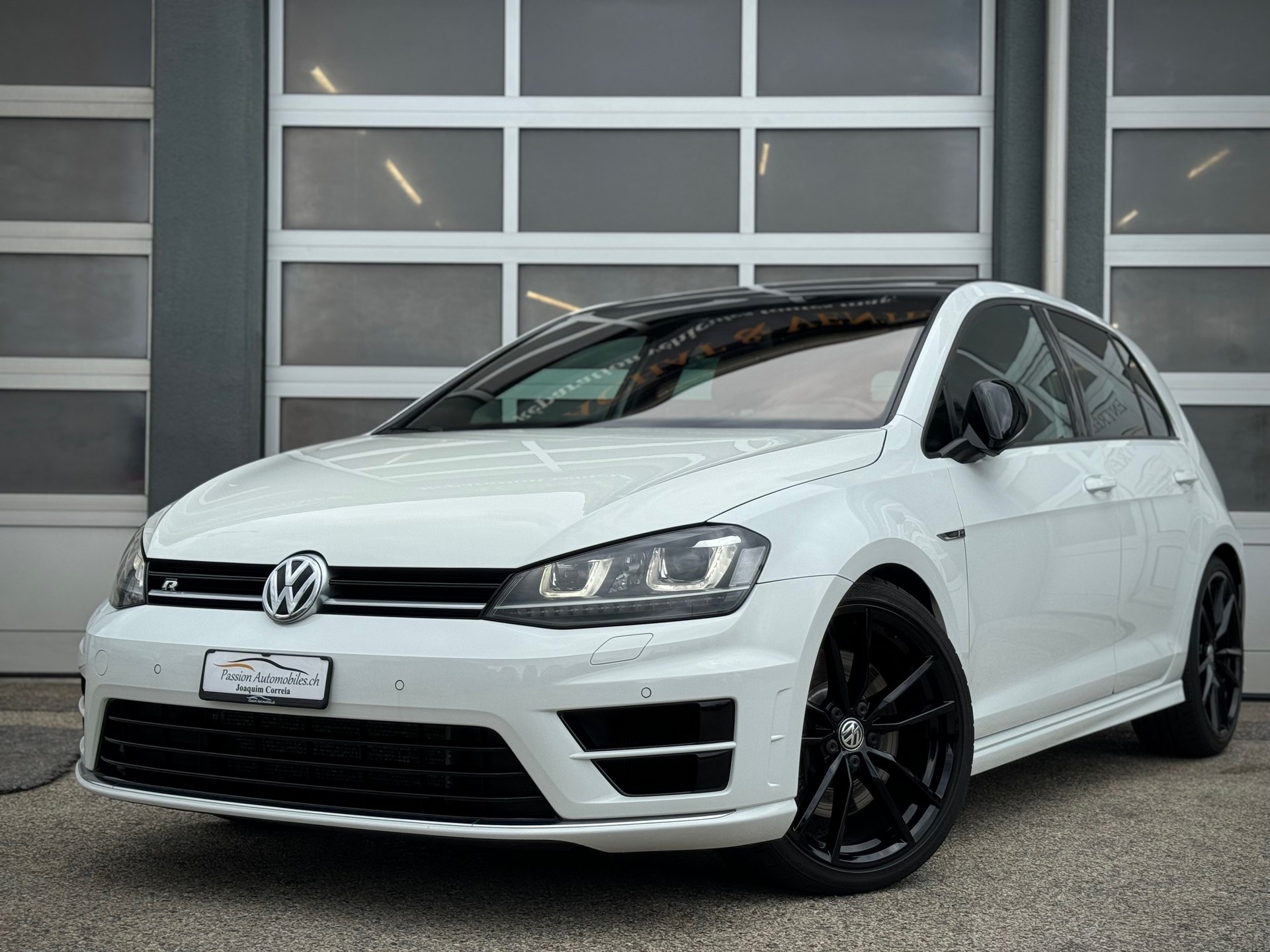VW Golf 2.0 TSI R 4Motion DSG - Véhicule Suisse (CH)-image-0