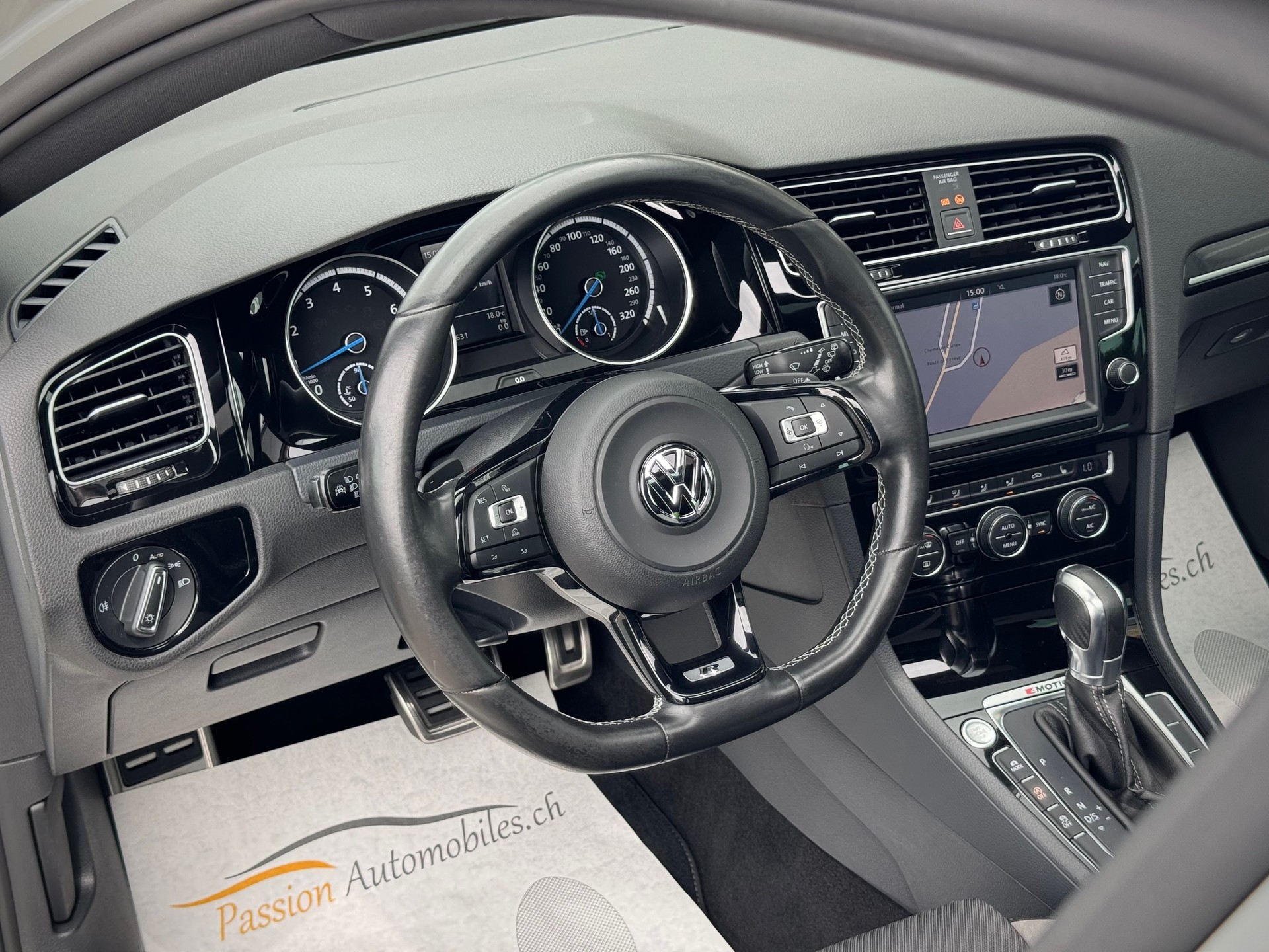 VW Golf 2.0 TSI R 4Motion DSG - Véhicule Suisse (CH)-image-10