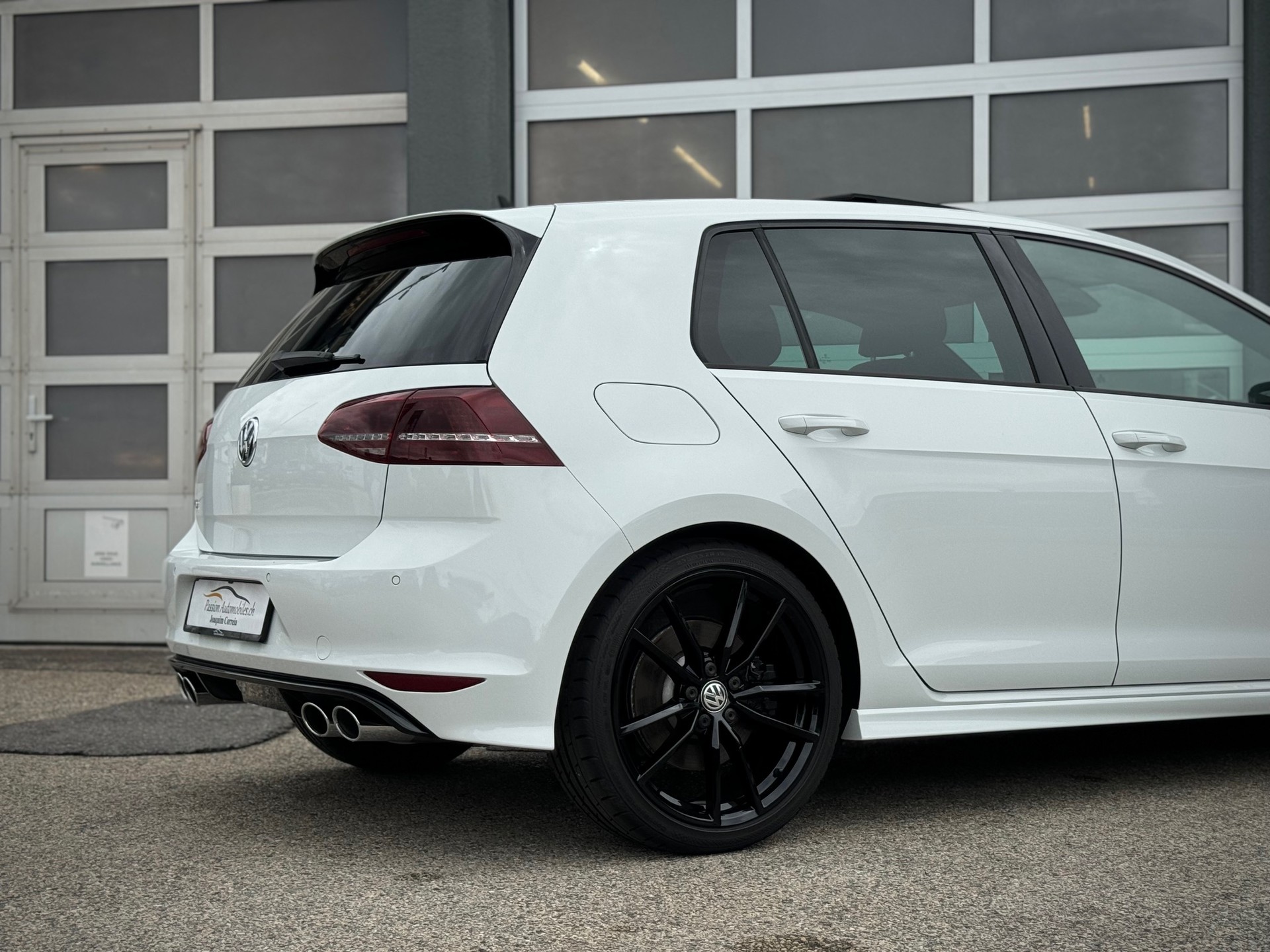 VW Golf 2.0 TSI R 4Motion DSG - Véhicule Suisse (CH)-image-5