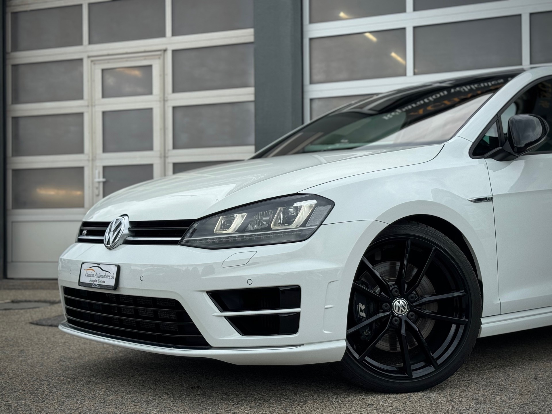 VW Golf 2.0 TSI R 4Motion DSG - Véhicule Suisse (CH)-image-4