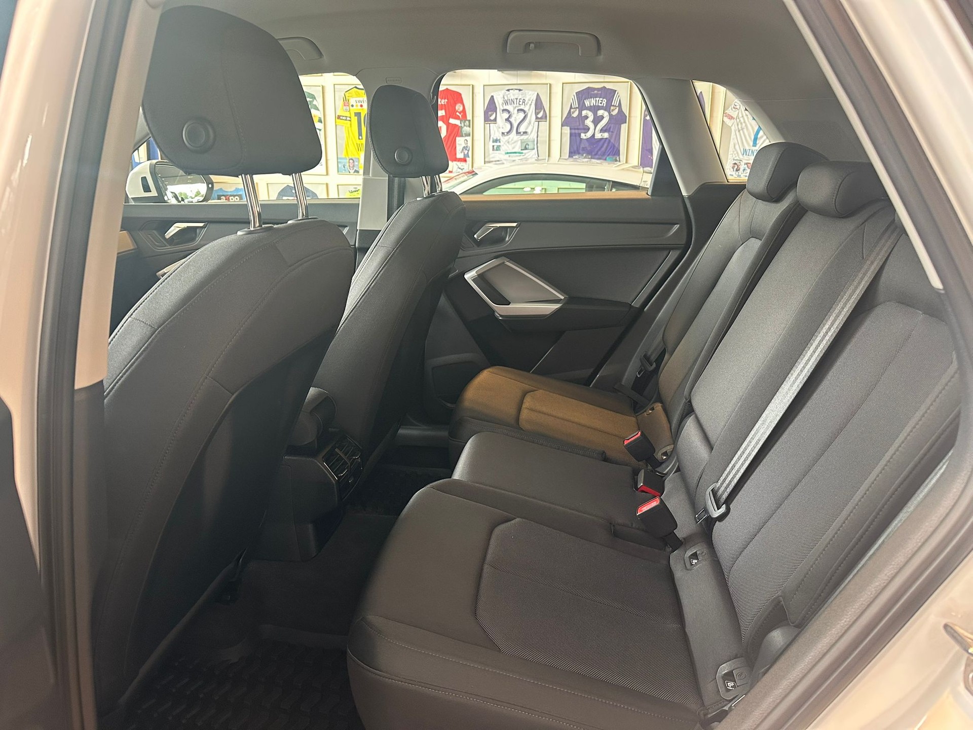 AUDI Q3 40 TFSI quattro S-tronic-image-11