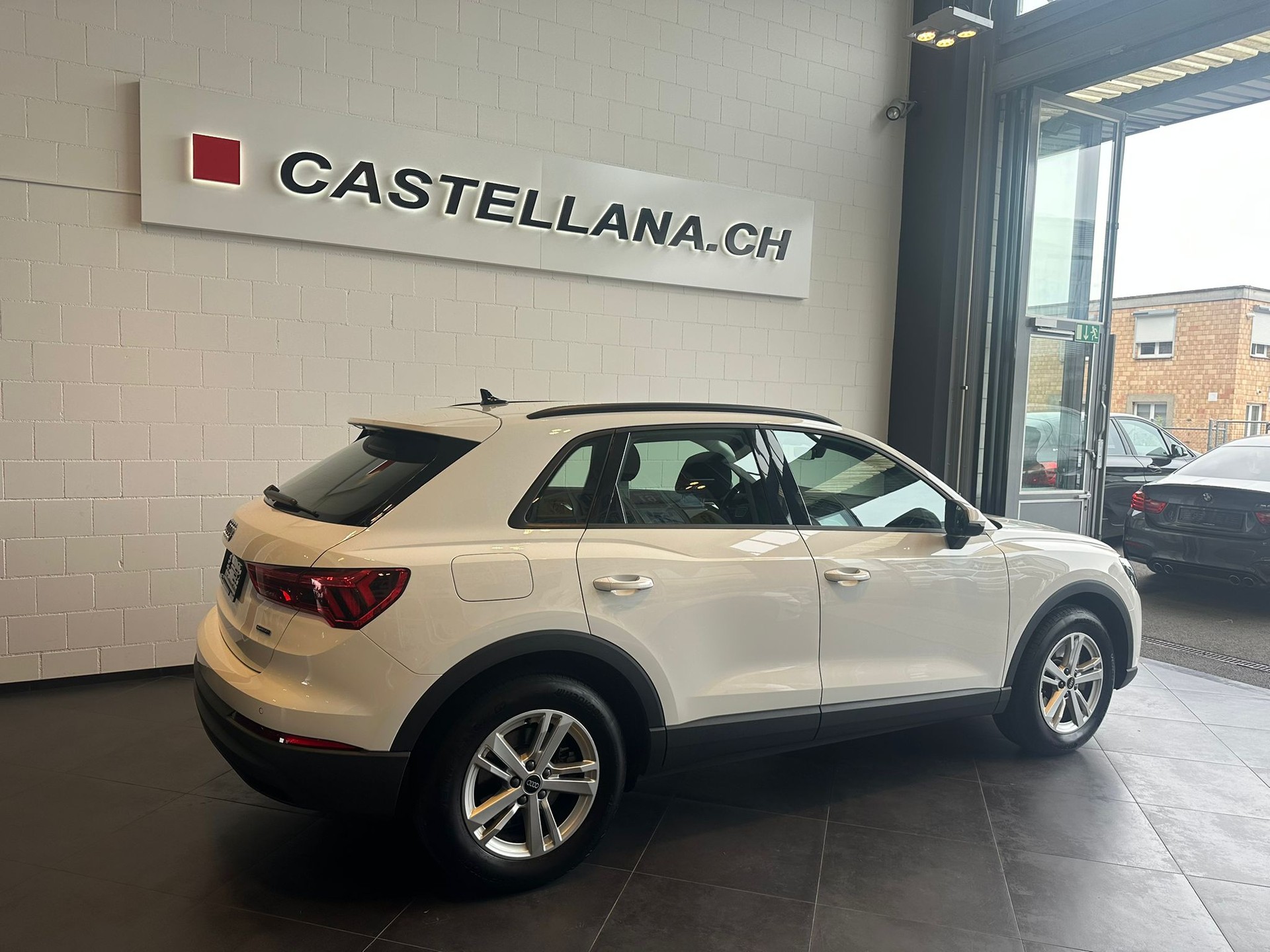 AUDI Q3 40 TFSI quattro S-tronic-image-2