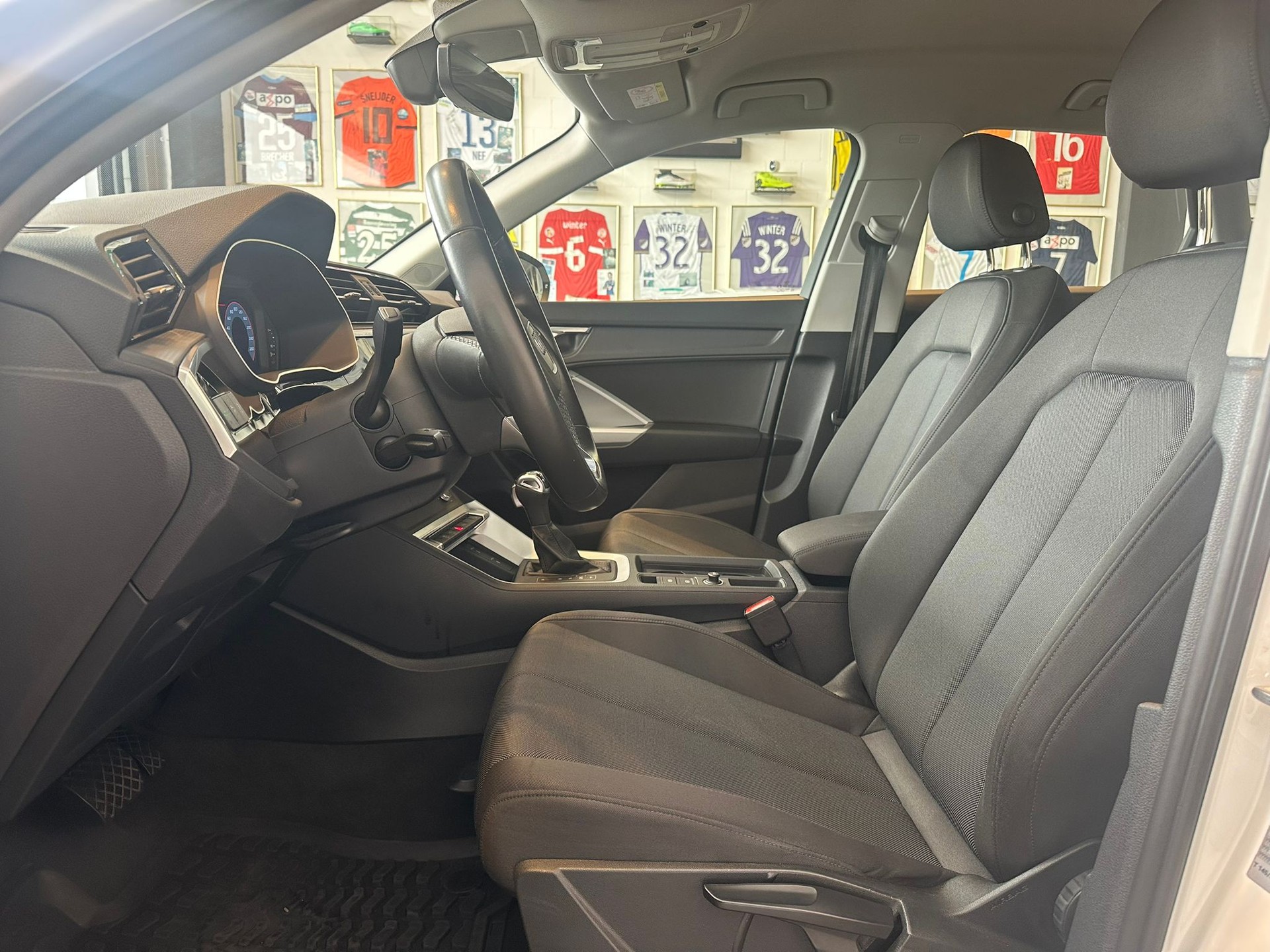 AUDI Q3 40 TFSI quattro S-tronic-image-8