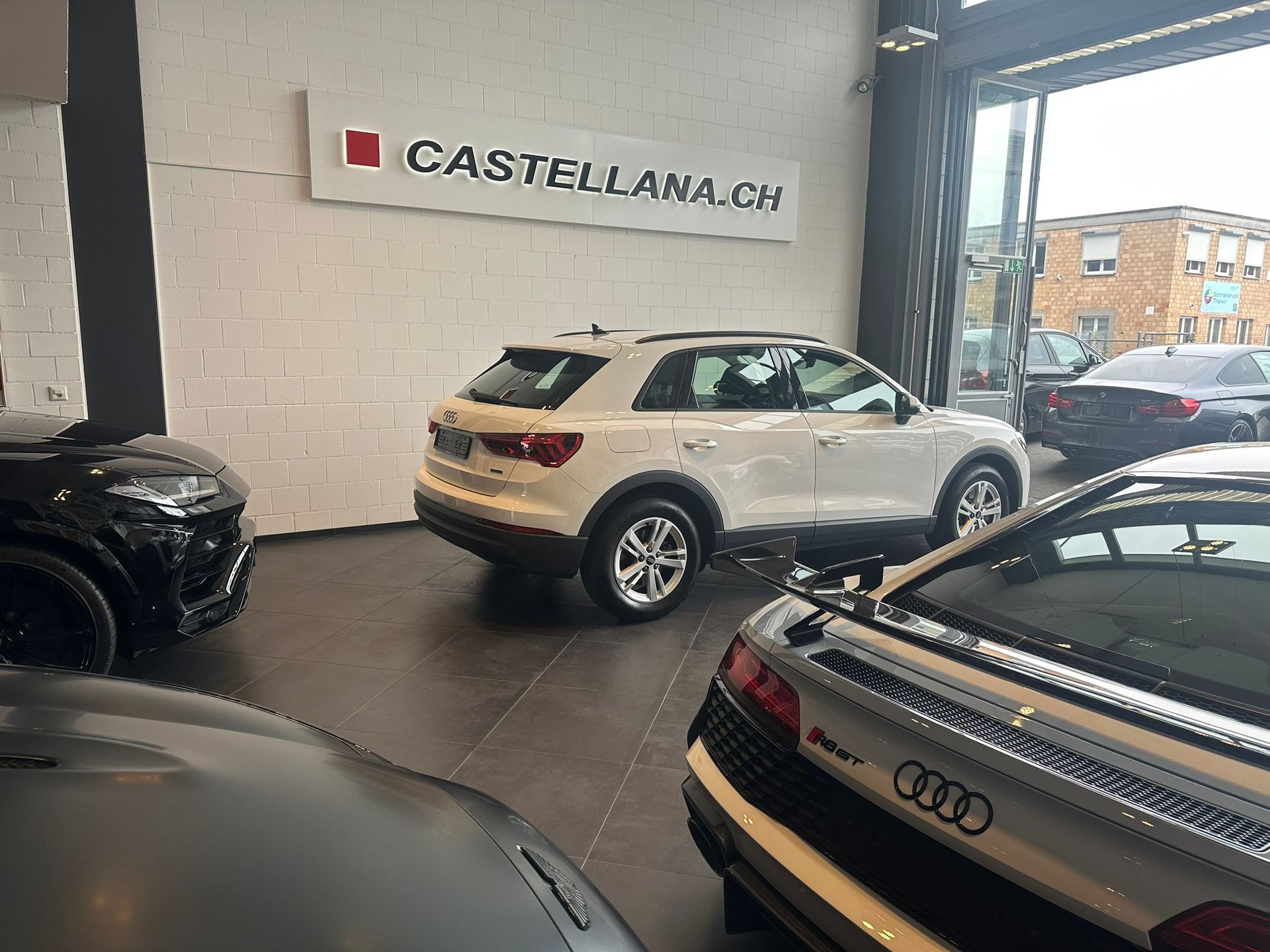 AUDI Q3 40 TFSI quattro S-tronic-image-4