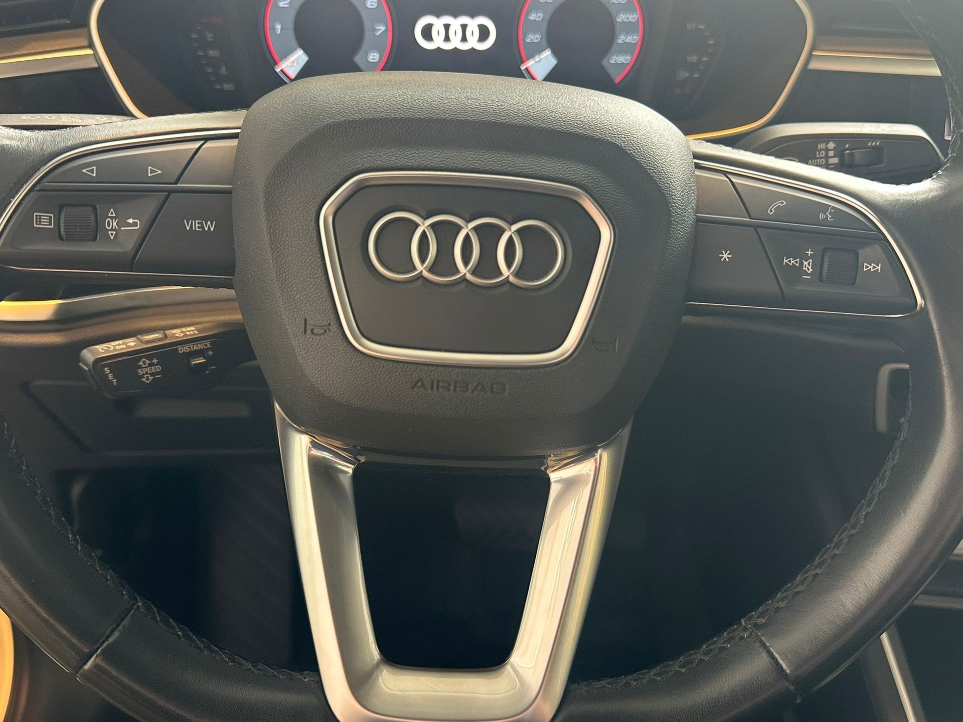 AUDI Q3 40 TFSI quattro S-tronic-image-12