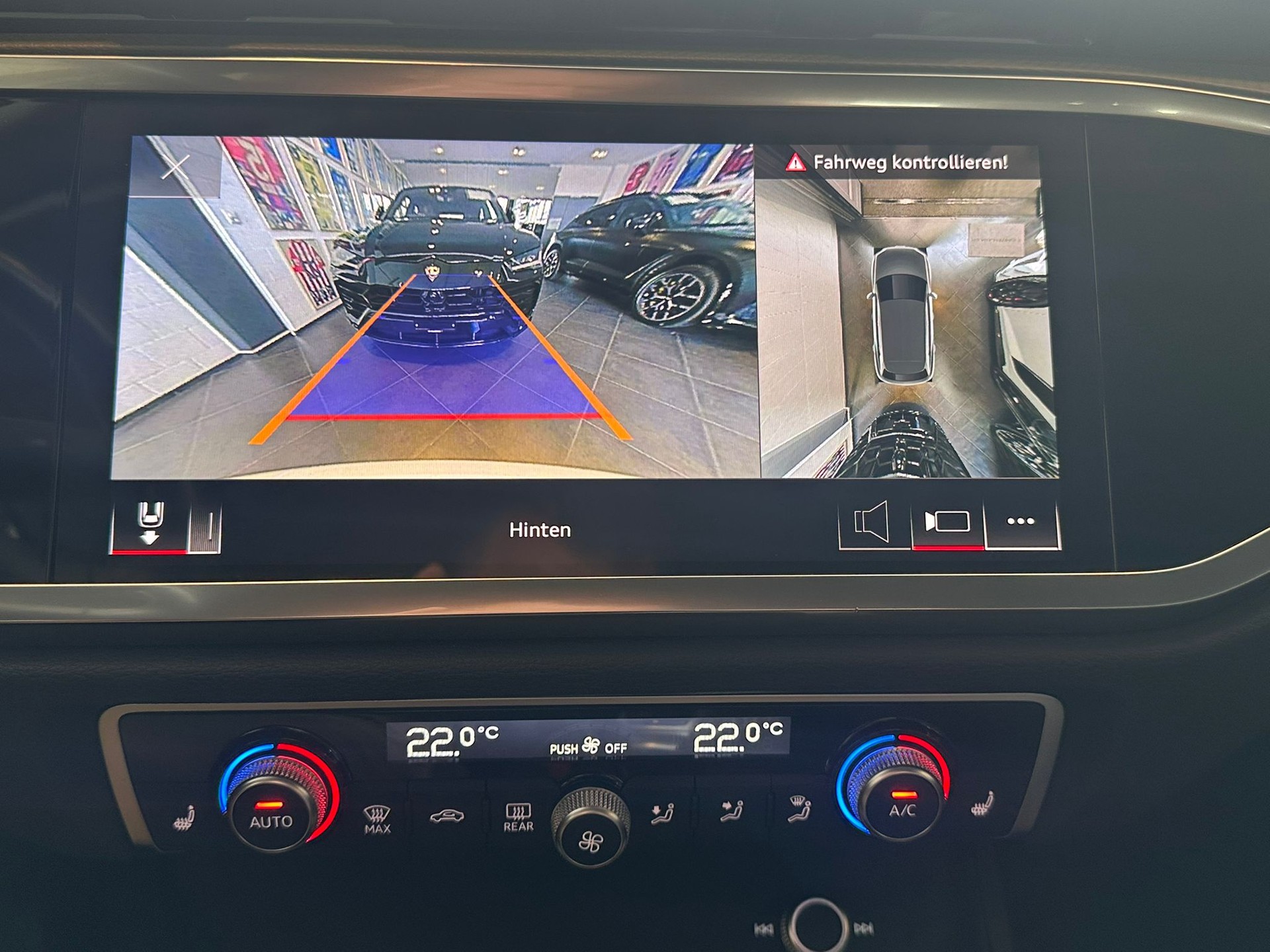 AUDI Q3 40 TFSI quattro S-tronic-image-14