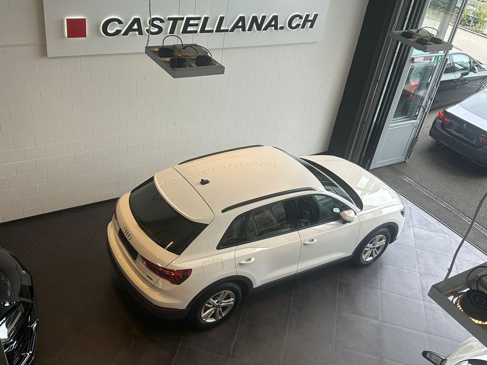 AUDI Q3 40 TFSI quattro S-tronic-image-5
