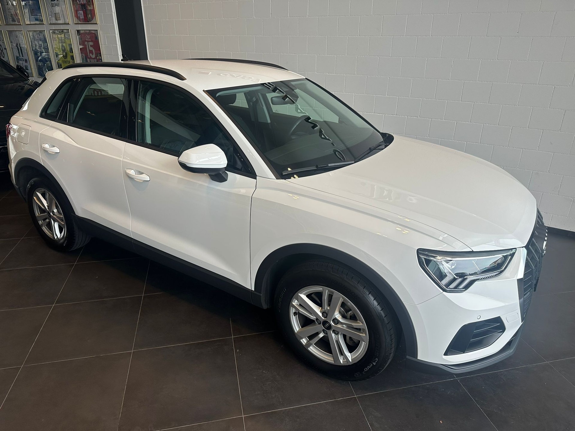 AUDI Q3 40 TFSI quattro S-tronic-image-1