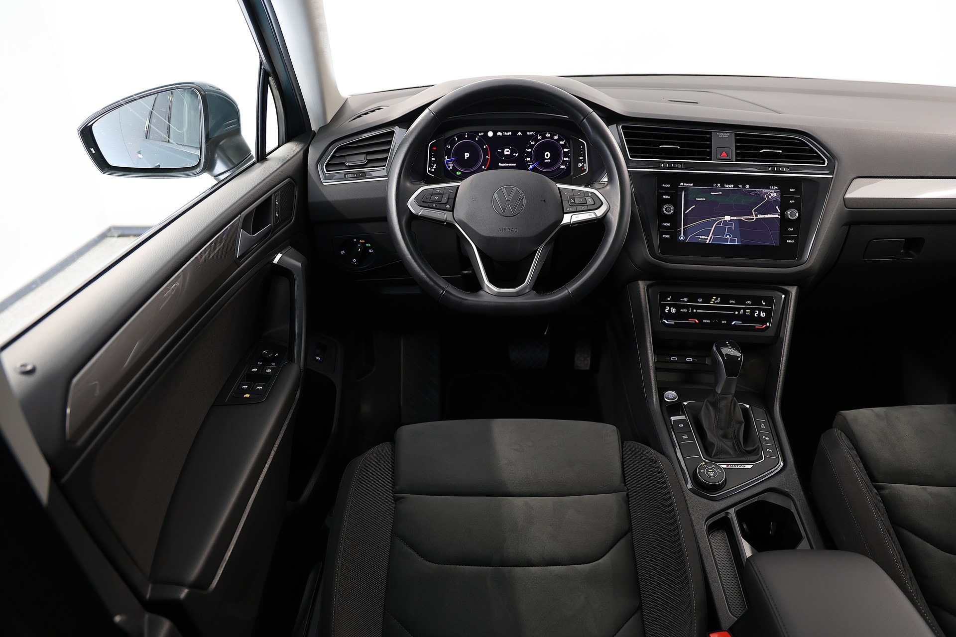 VW Tiguan Allspace 2.0TSI Life 4Motion DSG-image-8