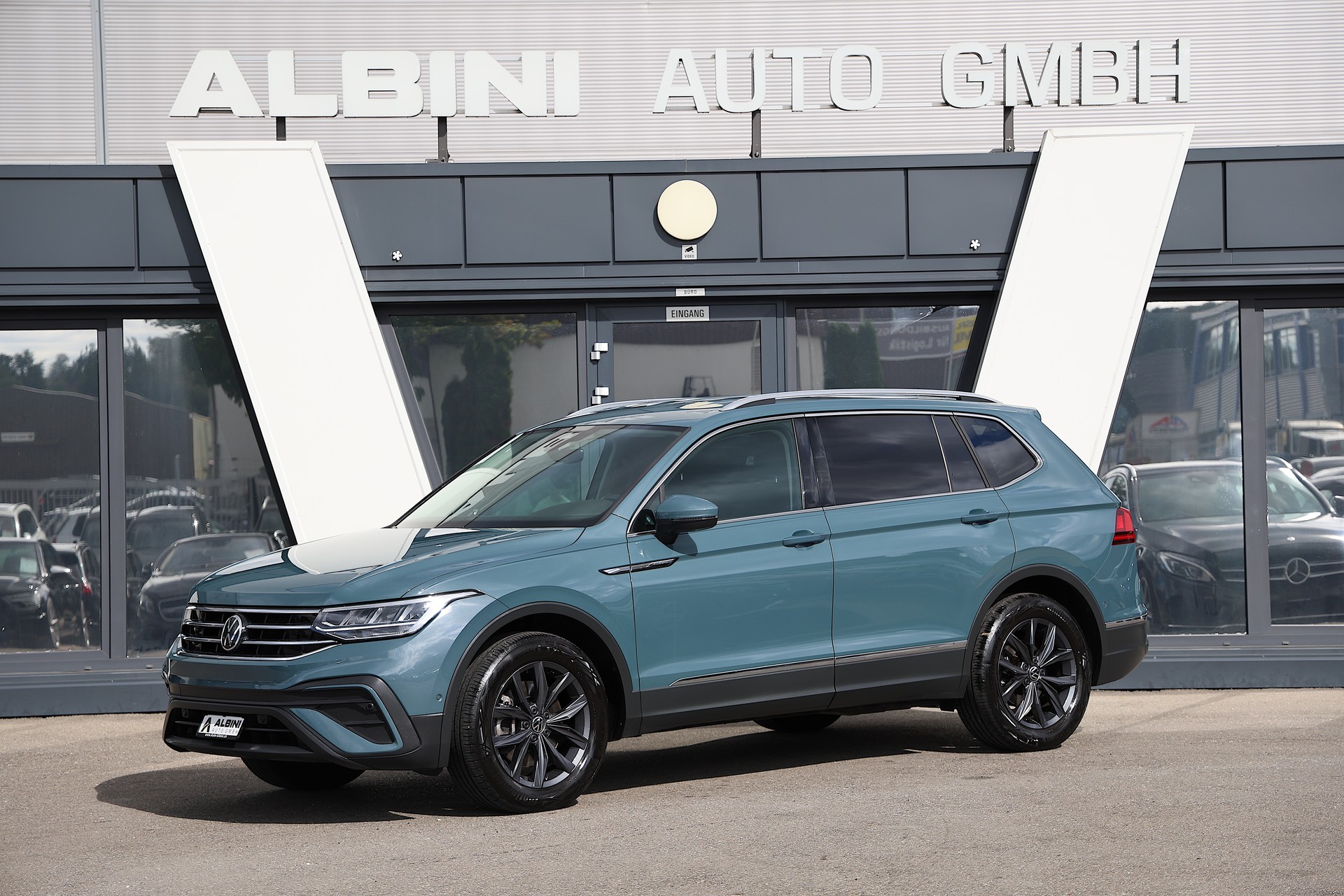 VW Tiguan Allspace 2.0TSI Life 4Motion DSG-image-0