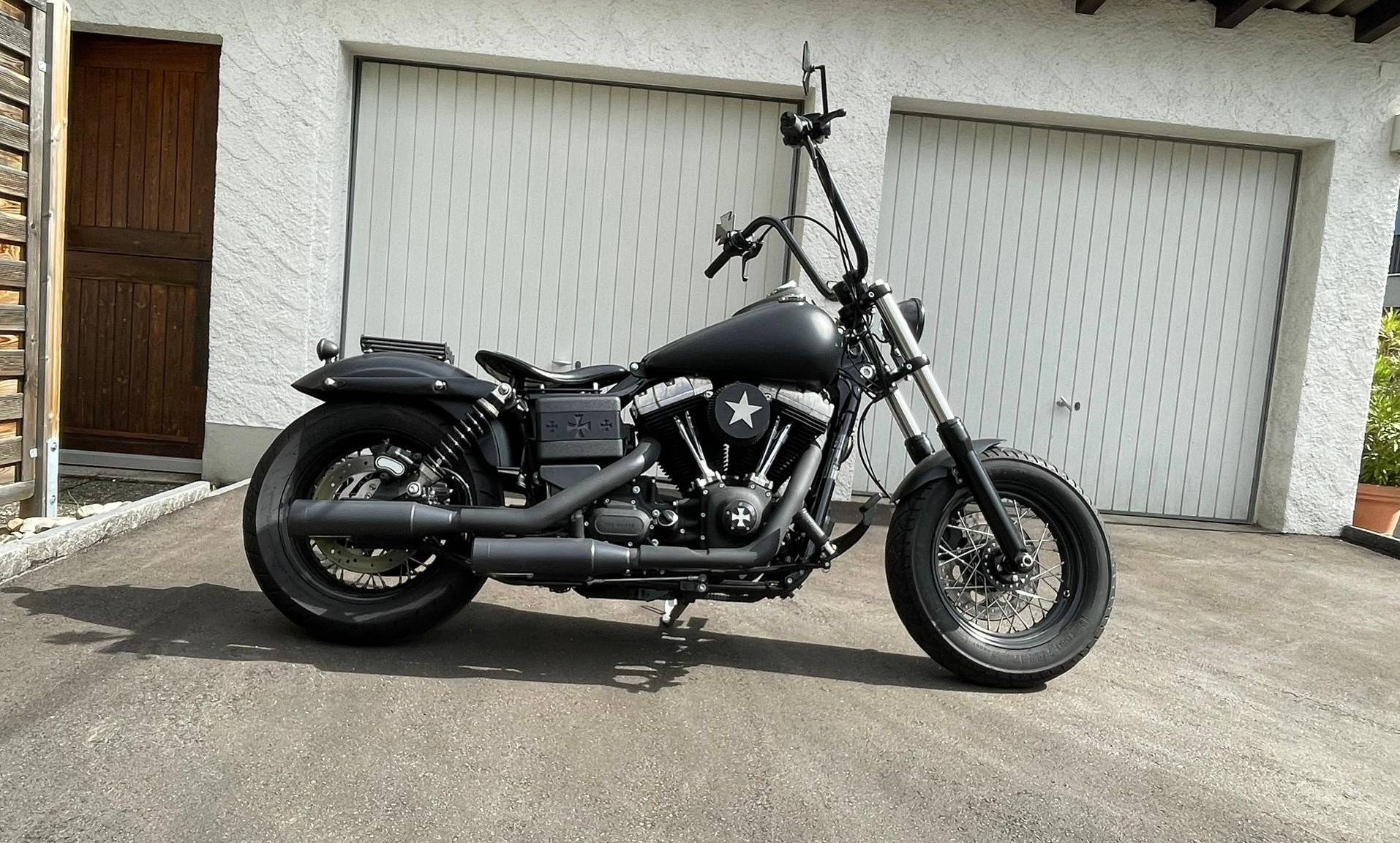 HARLEY-DAVIDSON FXDB Dyna Street Bob ABS