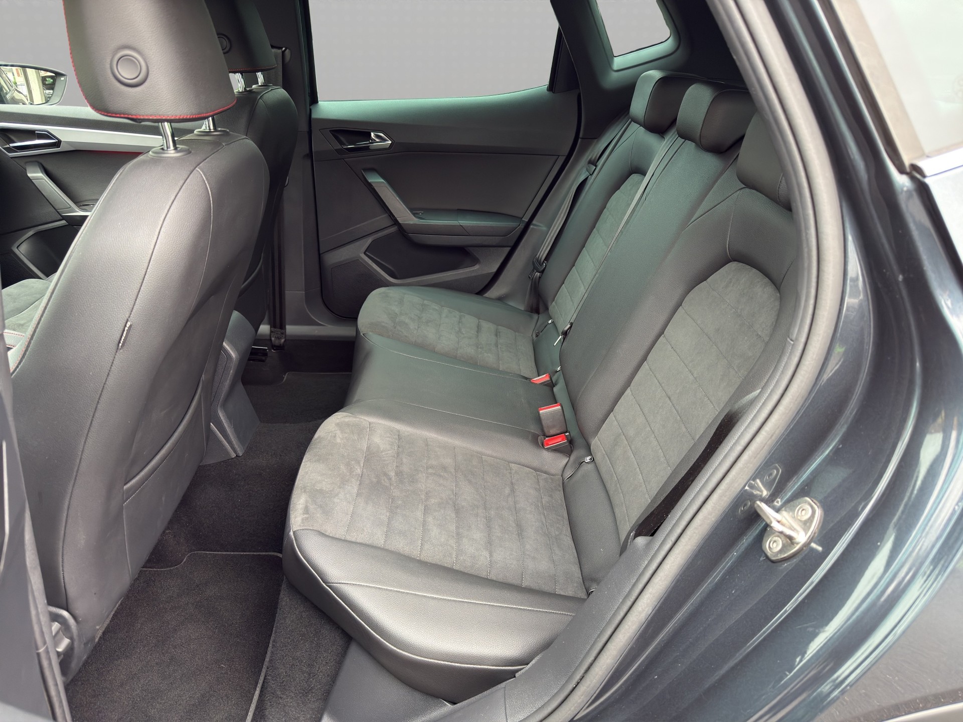 SEAT Arona 1.0 TSI Eco DSG FR-image-12