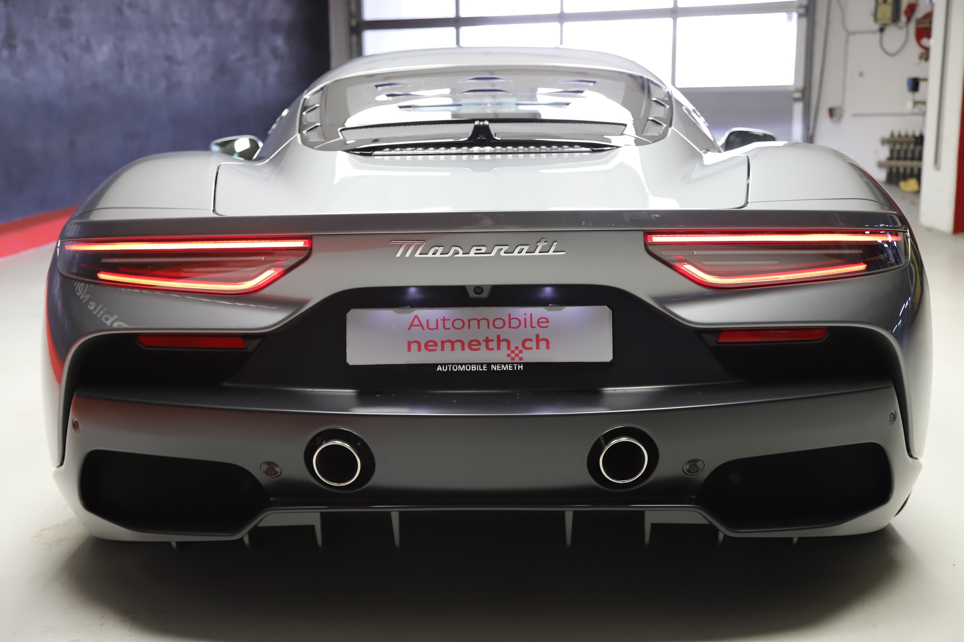 MASERATI MC 20-showroom-element-3