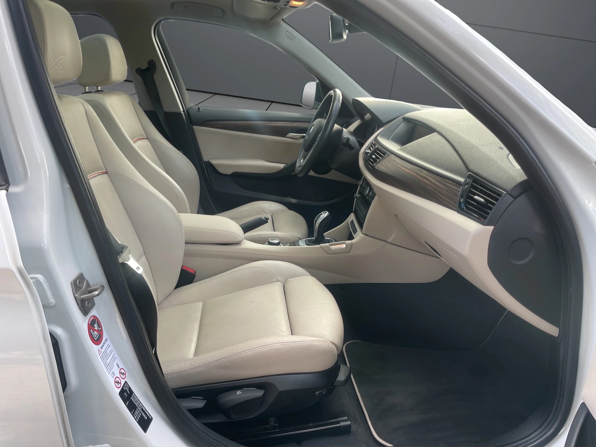 BMW X1 xDrive 20d xLine Steptronic-image-5