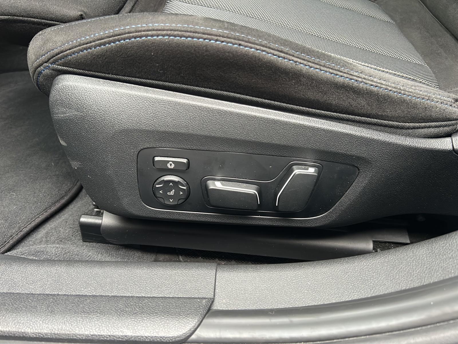 BMW 320d xDrive Touring-image-16