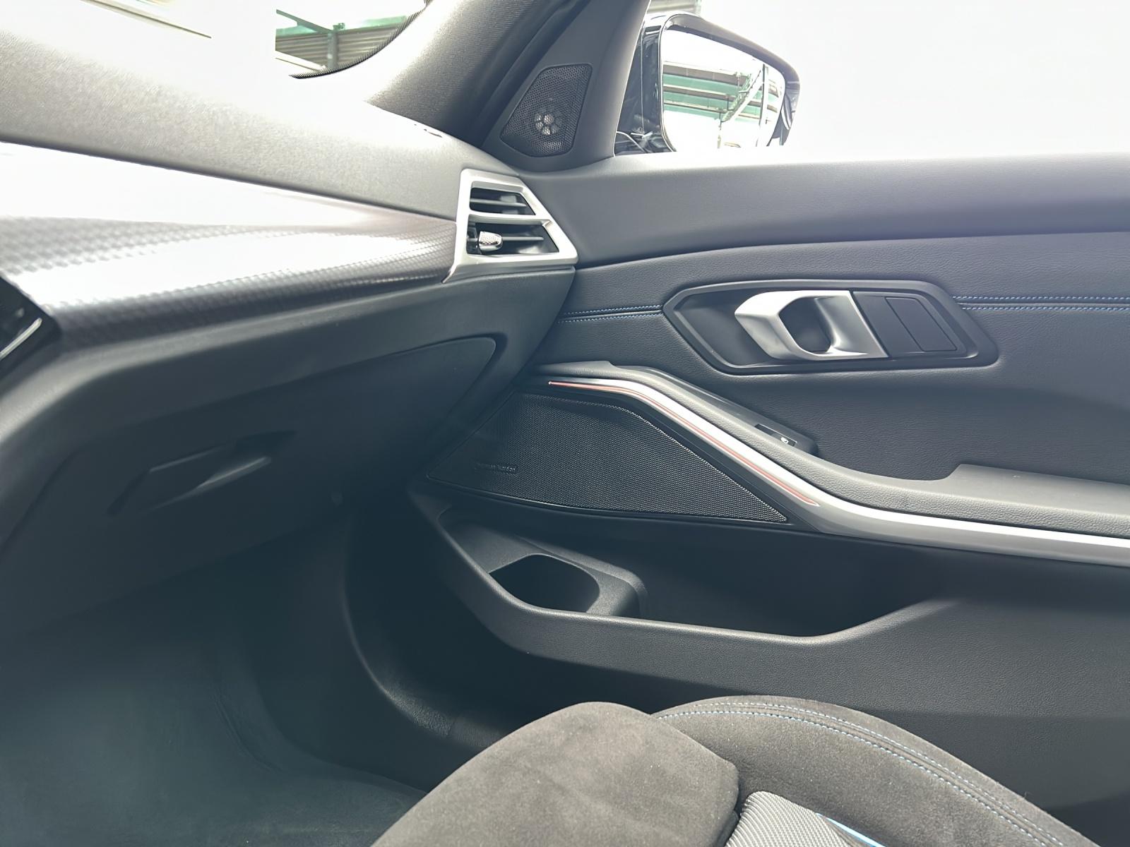 BMW 320d xDrive Touring-image-21