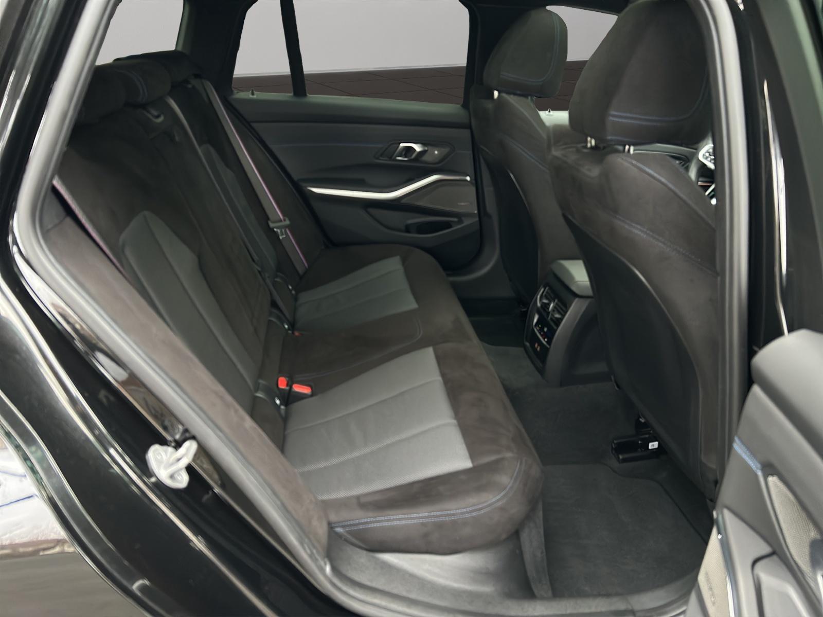 BMW 320d xDrive Touring-image-11