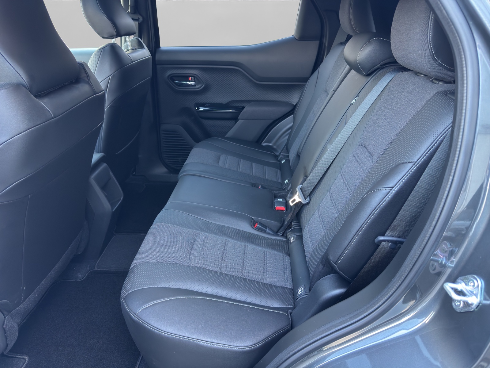 SUZUKI e Vitara Compact Top 4x4-image-13