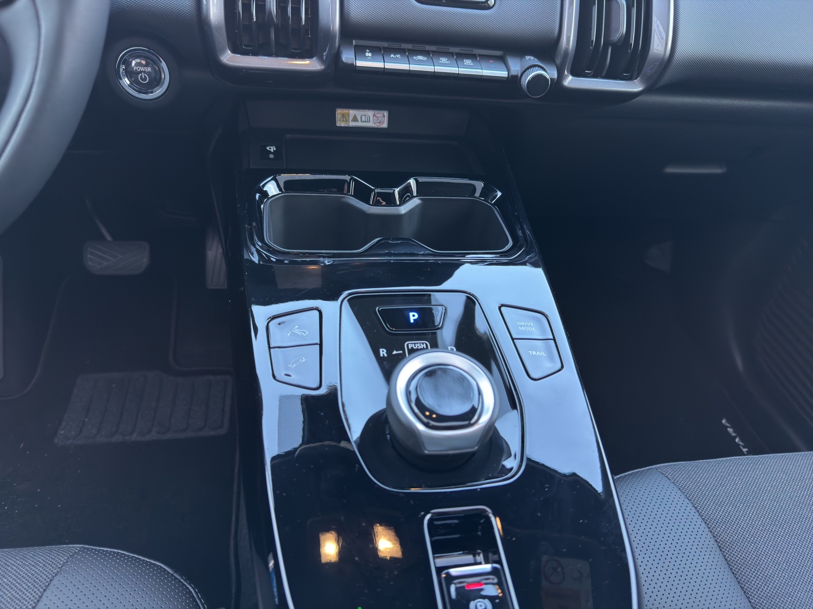 SUZUKI e Vitara Compact Top 4x4-image-15