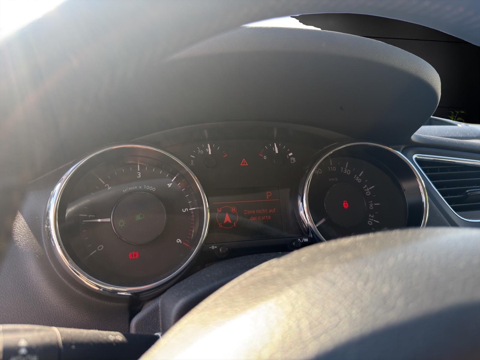 PEUGEOT 5008 1.6 BlueHDi Allure-image-11