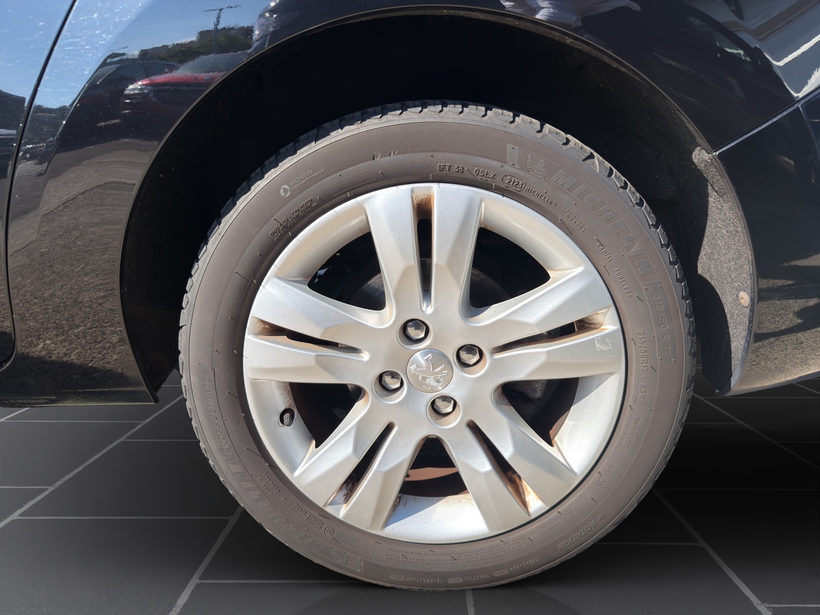 PEUGEOT 5008 1.6 BlueHDi Allure-image-9