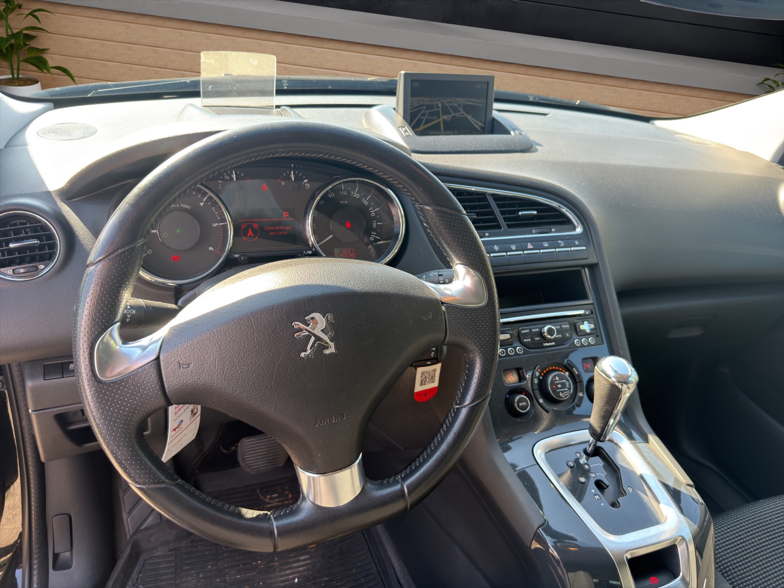 PEUGEOT 5008 1.6 BlueHDi Allure-image-5