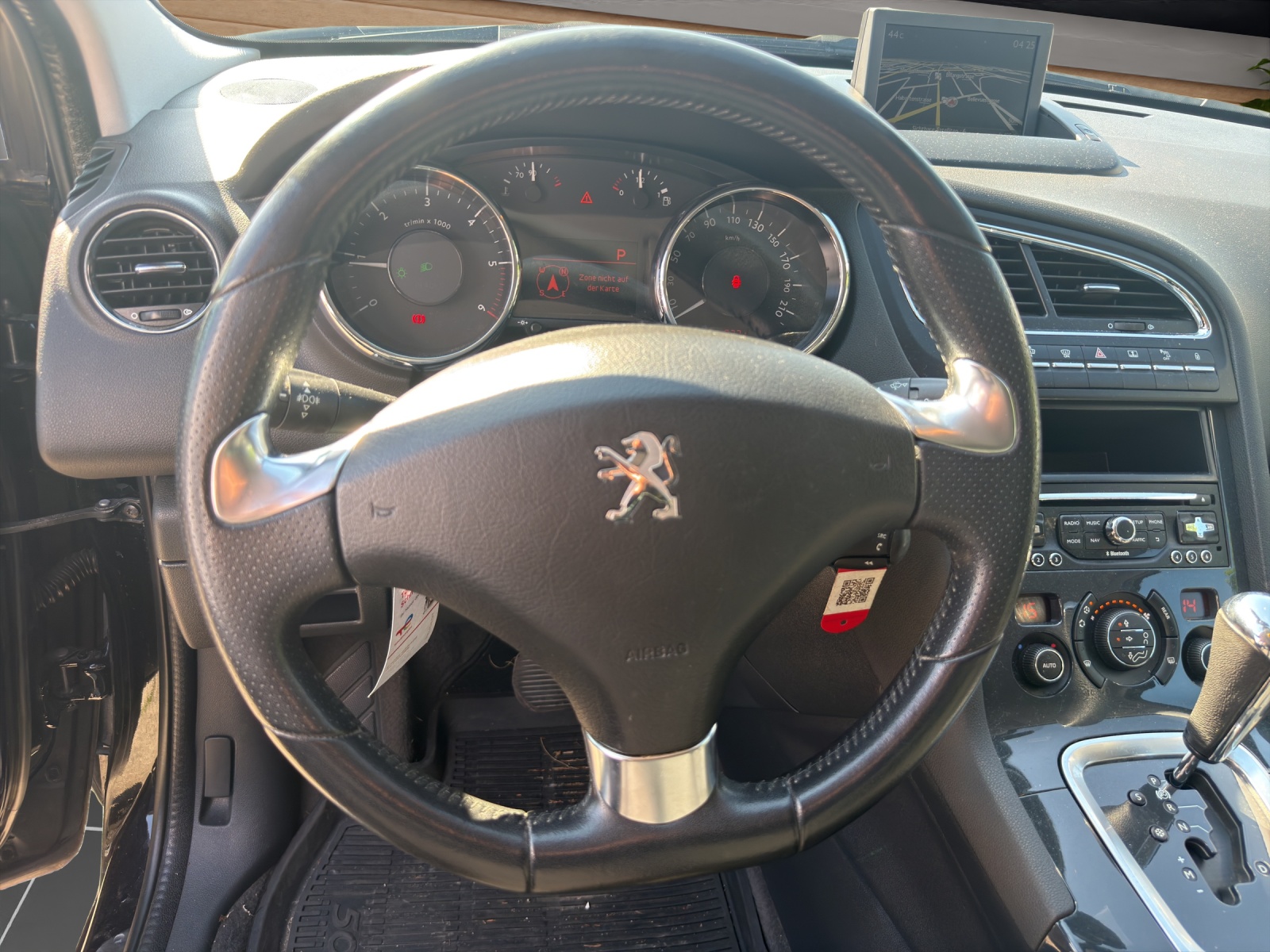 PEUGEOT 5008 1.6 BlueHDi Allure-image-10