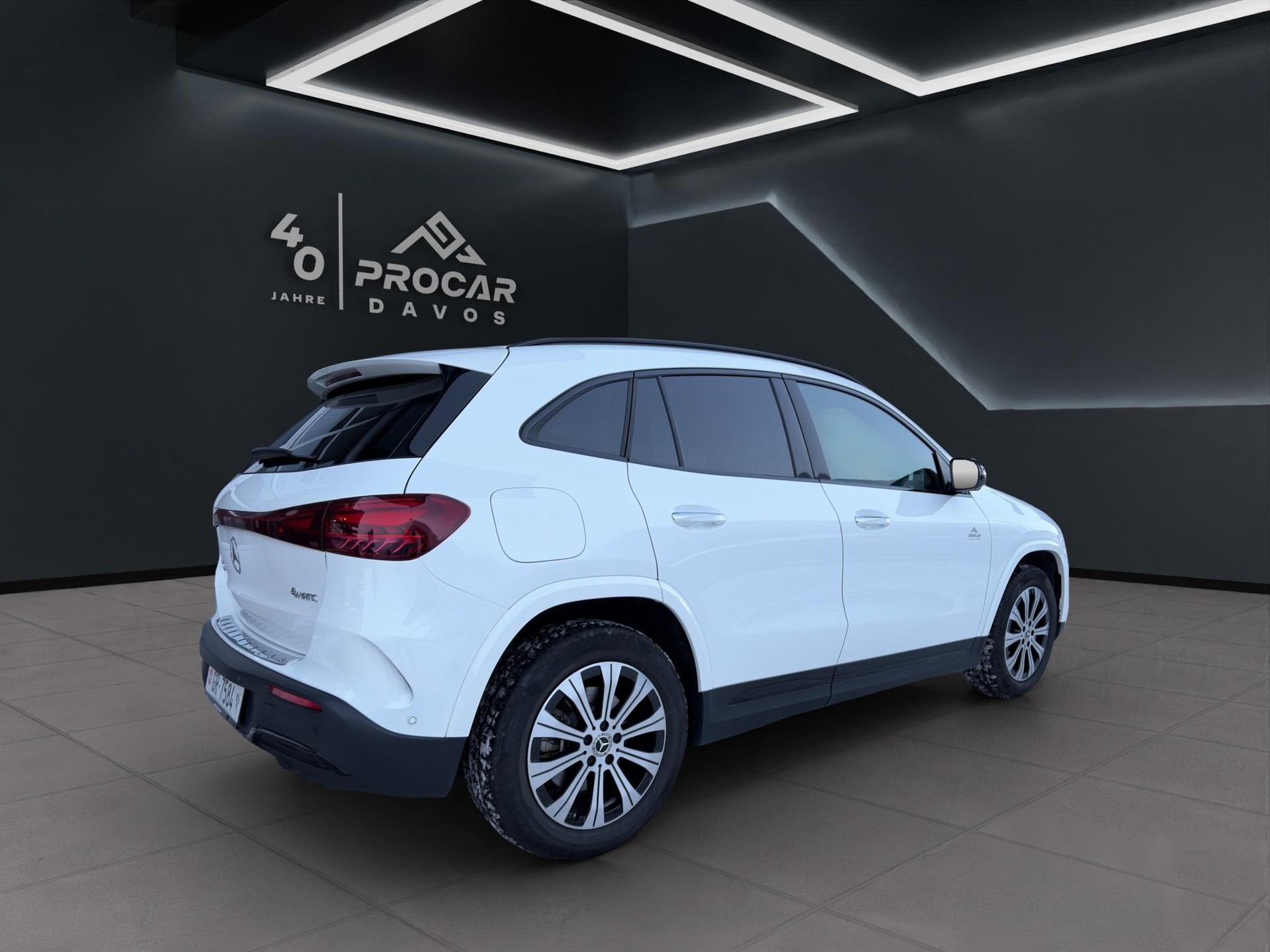 MERCEDES-BENZ EQA 350 Swiss Star AMG Line 4matic-image-3