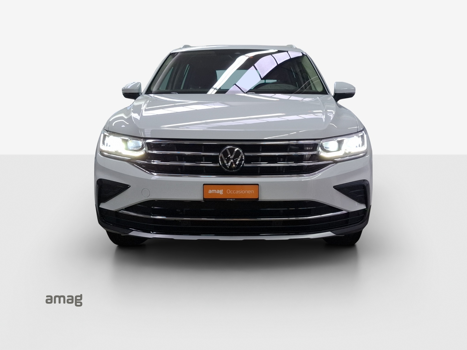 VW Tiguan 2.0 TDI SCR Elegance 4Motion DSG-image-6