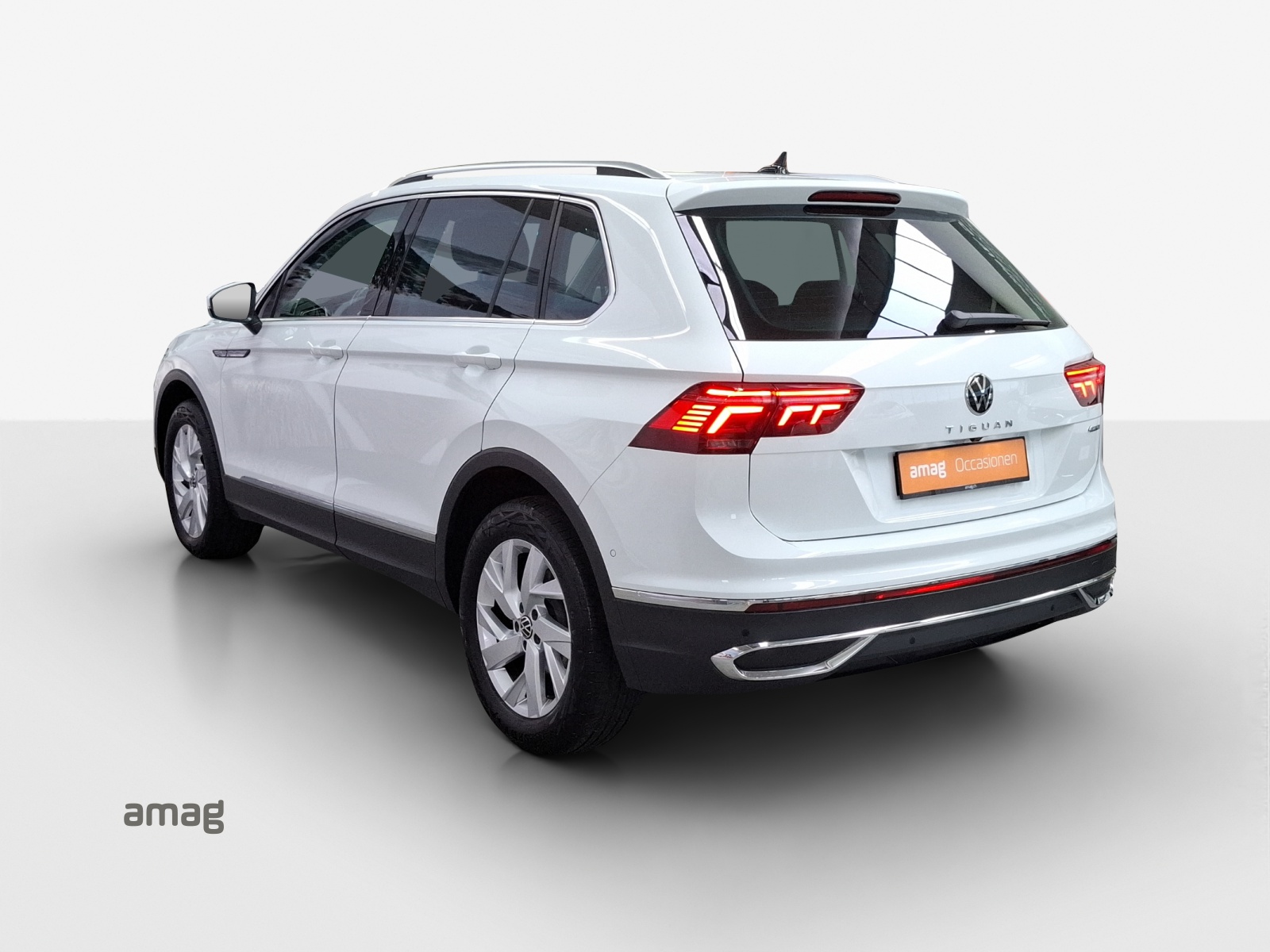 VW Tiguan 2.0 TDI SCR Elegance 4Motion DSG-image-2