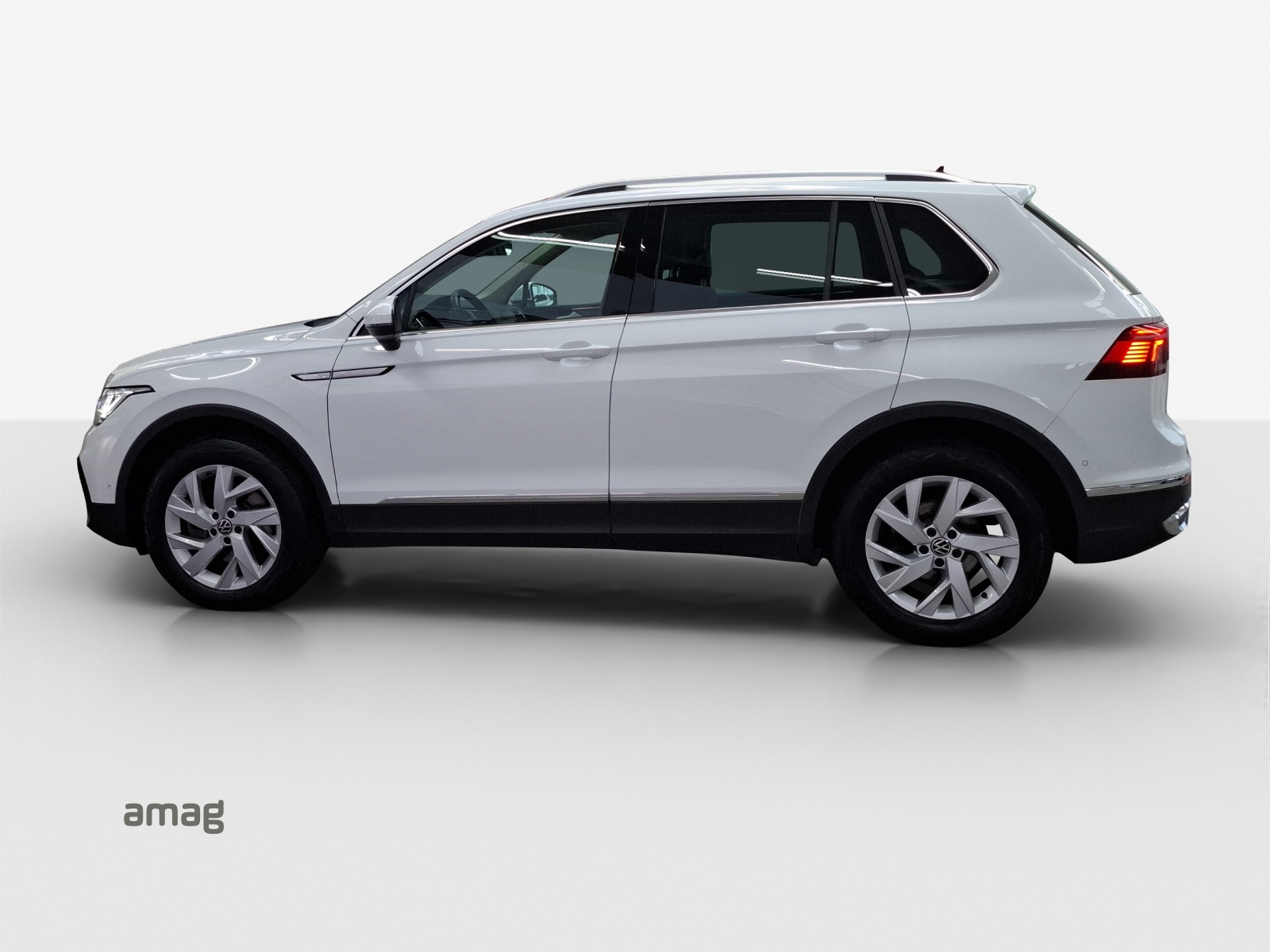 VW Tiguan 2.0 TDI SCR Elegance 4Motion DSG-image-1
