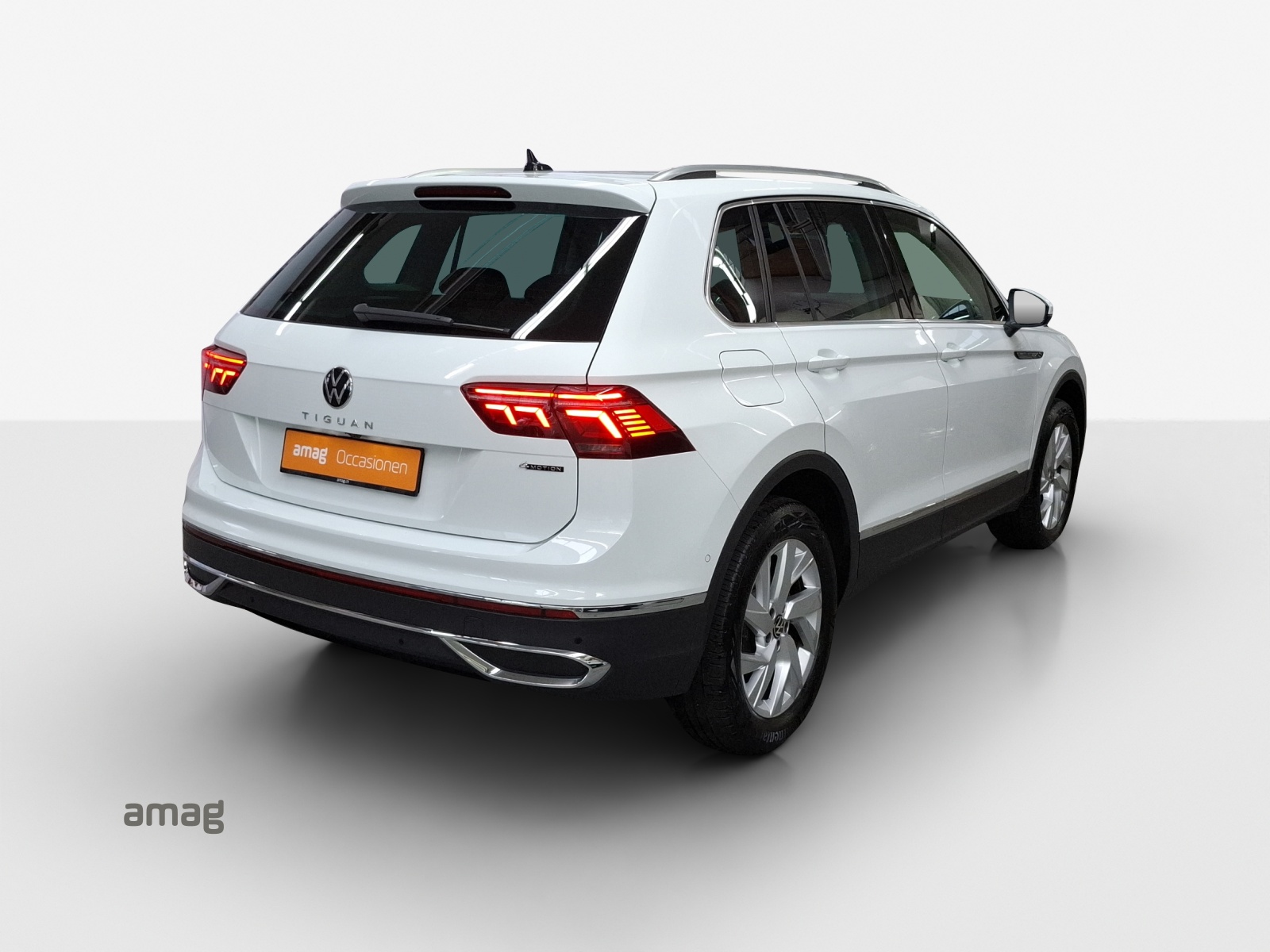 VW Tiguan 2.0 TDI SCR Elegance 4Motion DSG-image-4