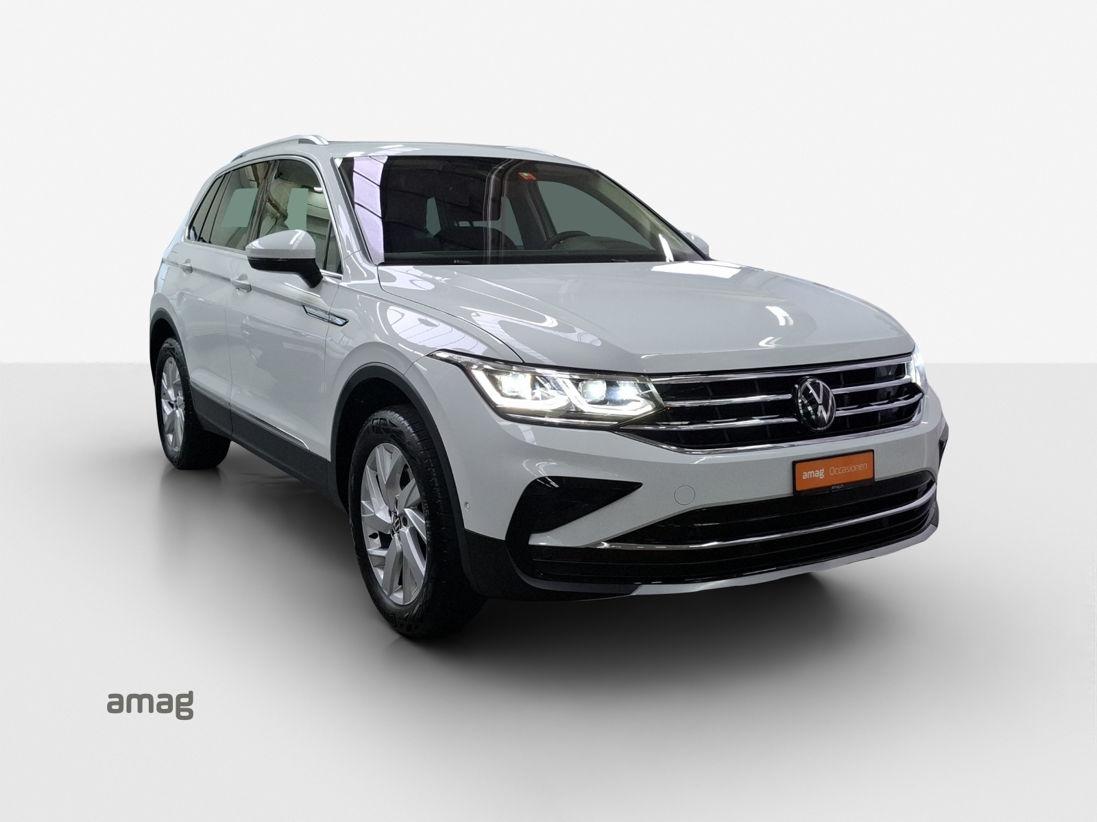 VW Tiguan 2.0 TDI SCR Elegance 4Motion DSG-image-5