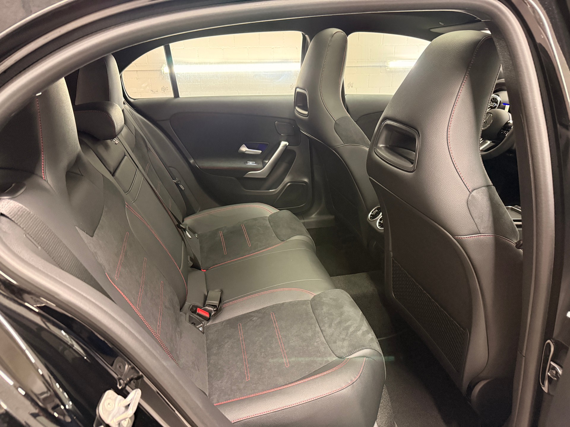 MERCEDES-BENZ A 250 4MATIC Kompaktlimousine-image-8
